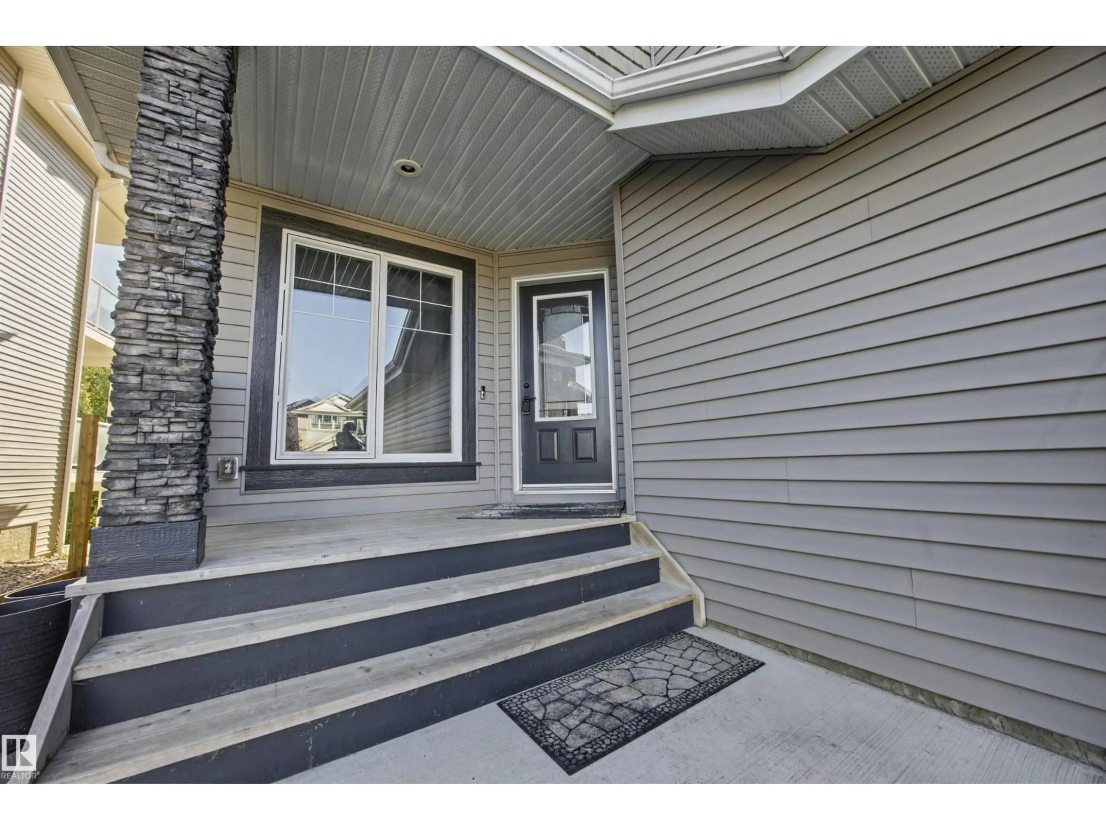 Indoor entryway for 4 MEADOWBROOK WY, Spruce Grove Alberta T7X0W2