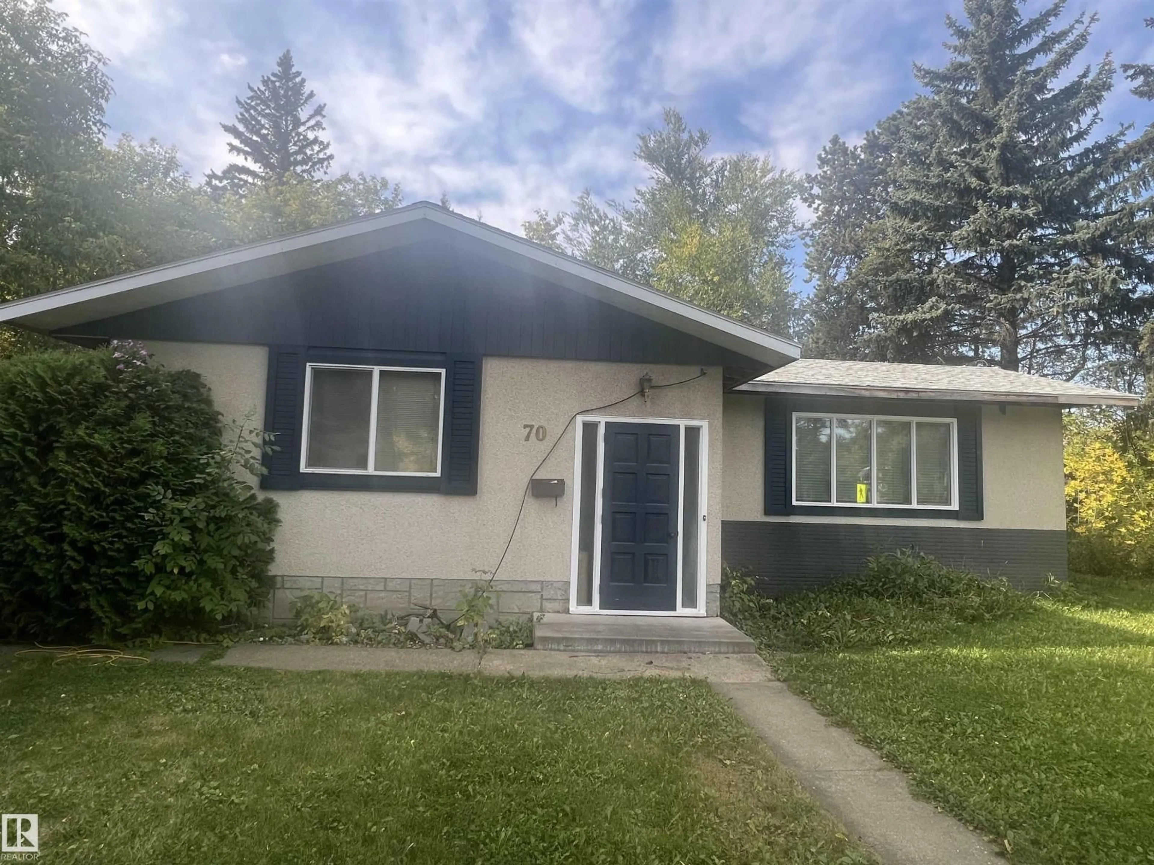 Home with vinyl exterior material, street for 70 SUNSET BV, St. Albert Alberta T8N0N9