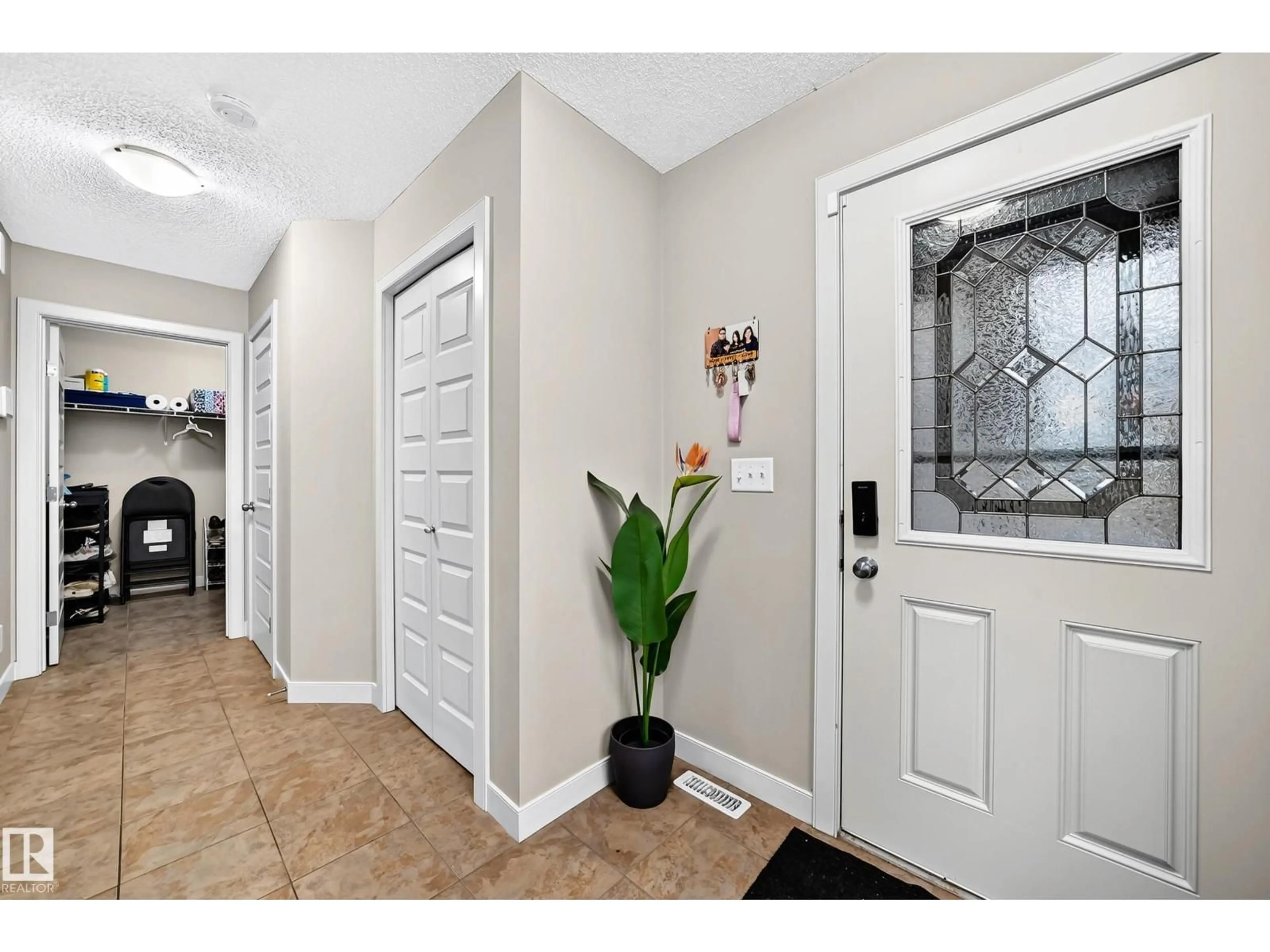 Indoor entryway for SW - 1673 CUNNINGHAM WY, Edmonton Alberta T6W0W5