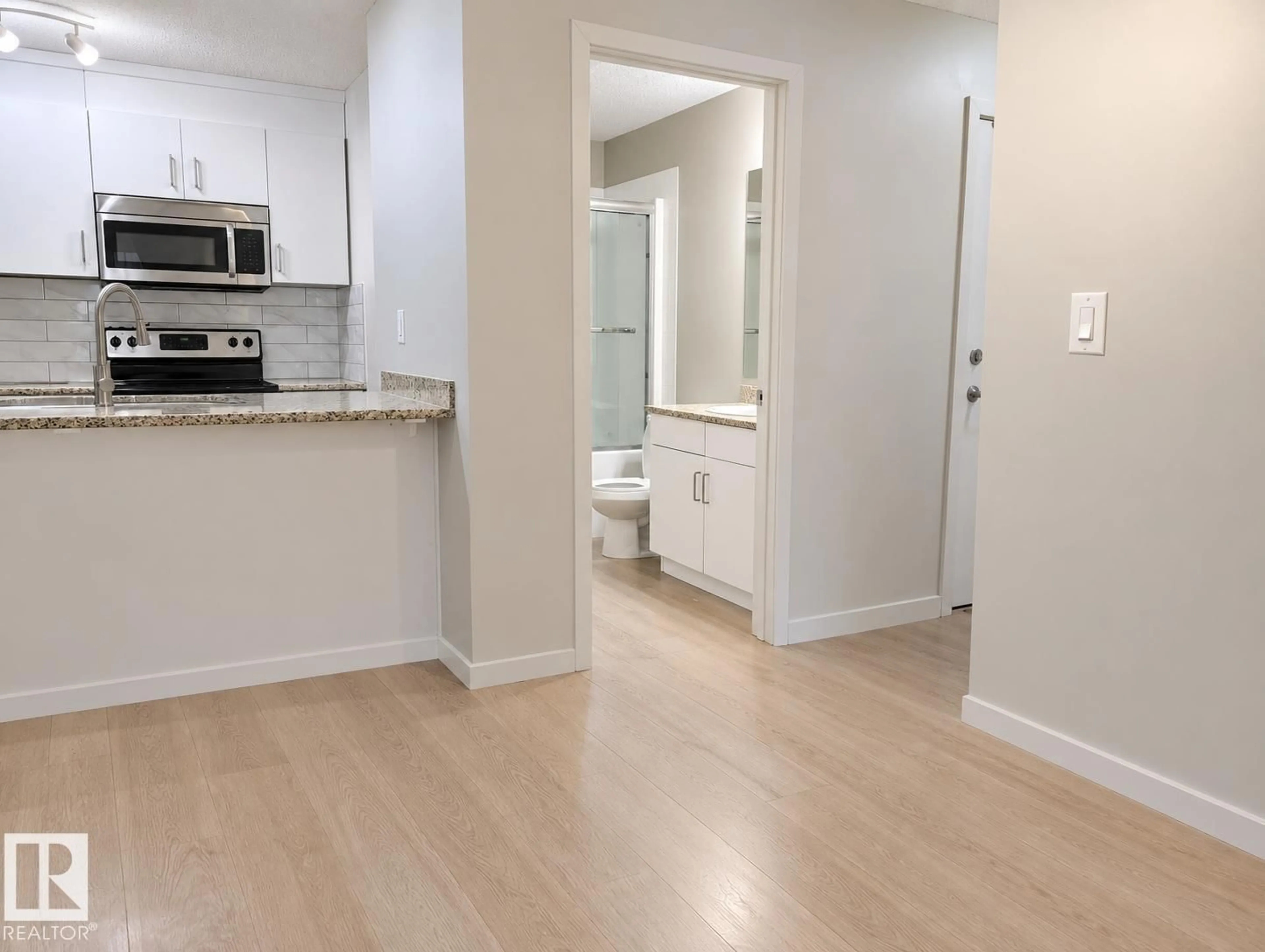 A pic of a room for 127 5515 7 AV, Edmonton Alberta T6X2A8