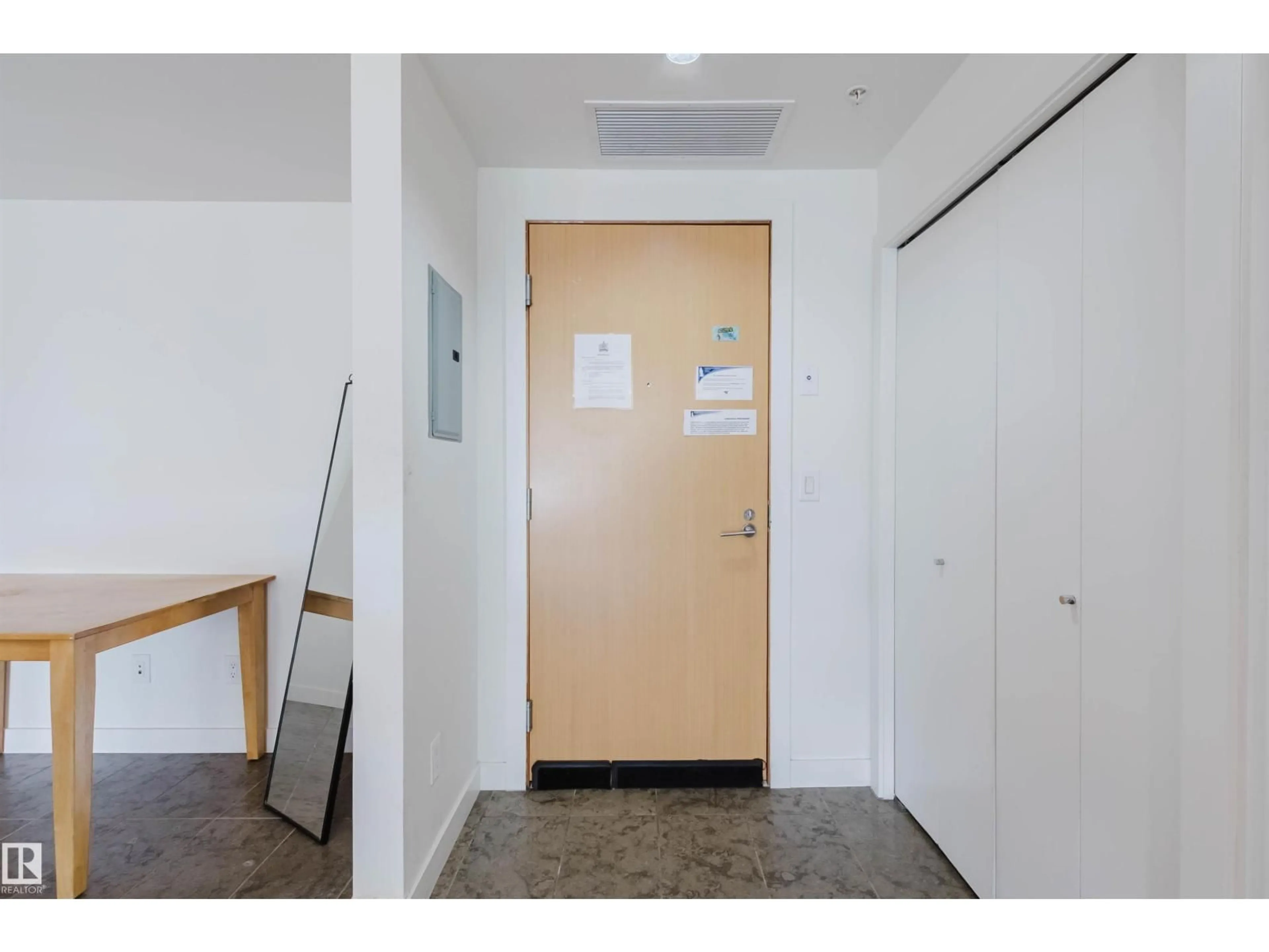 Indoor foyer for #401 - 2504 109 ST, Edmonton Alberta T6J2H3