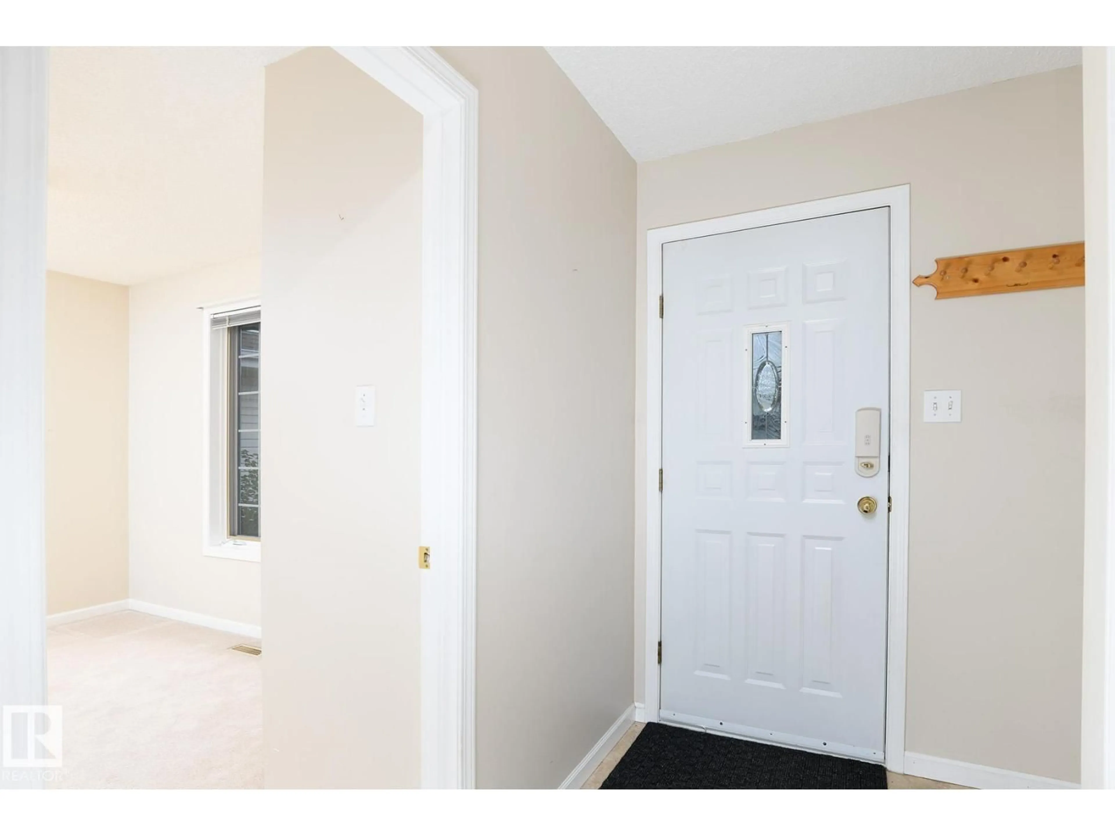 Indoor entryway for 27 - 13217 155 AV NW, Edmonton Alberta T6V1E6