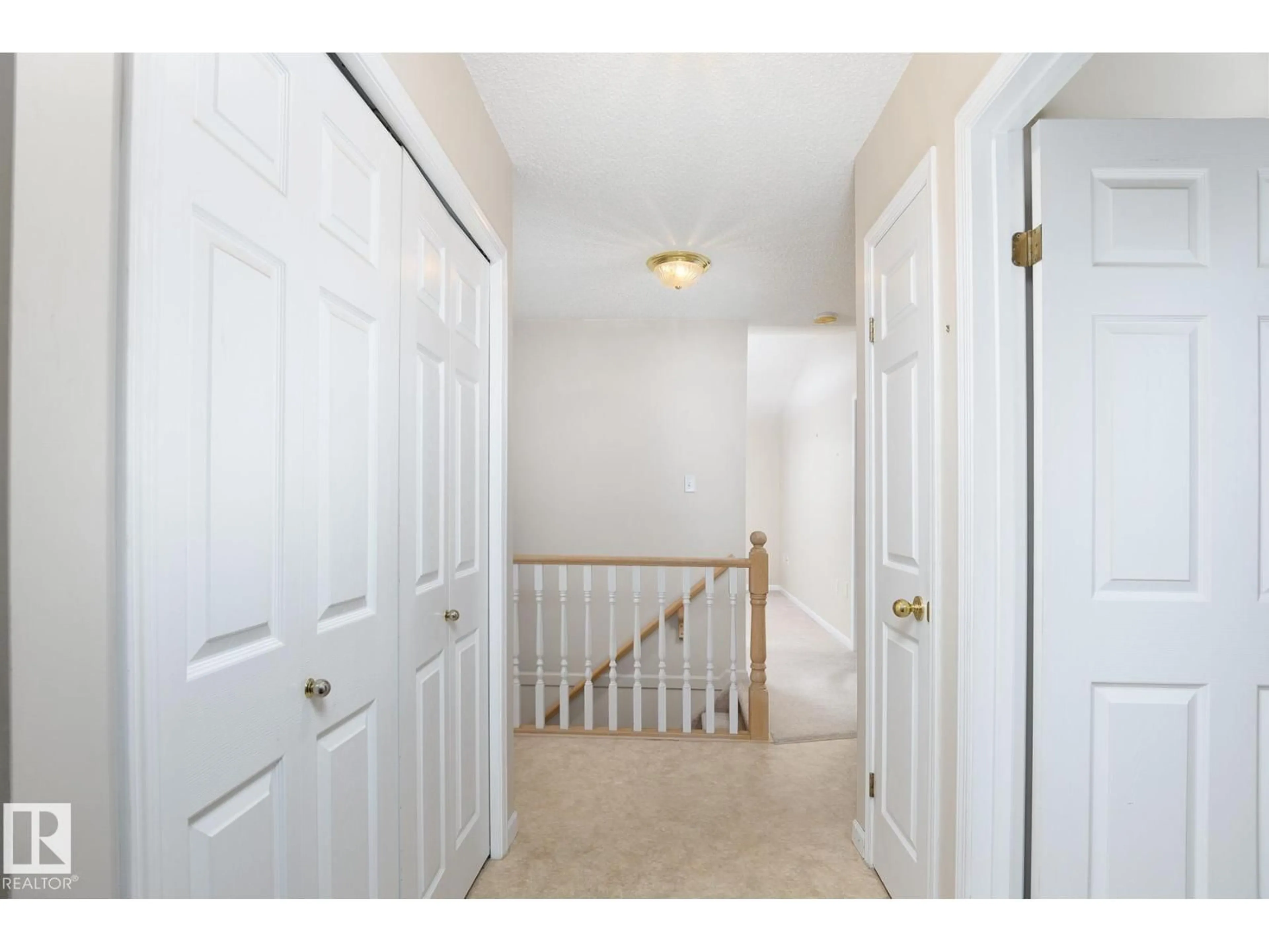 Indoor entryway for 27 - 13217 155 AV NW, Edmonton Alberta T6V1E6