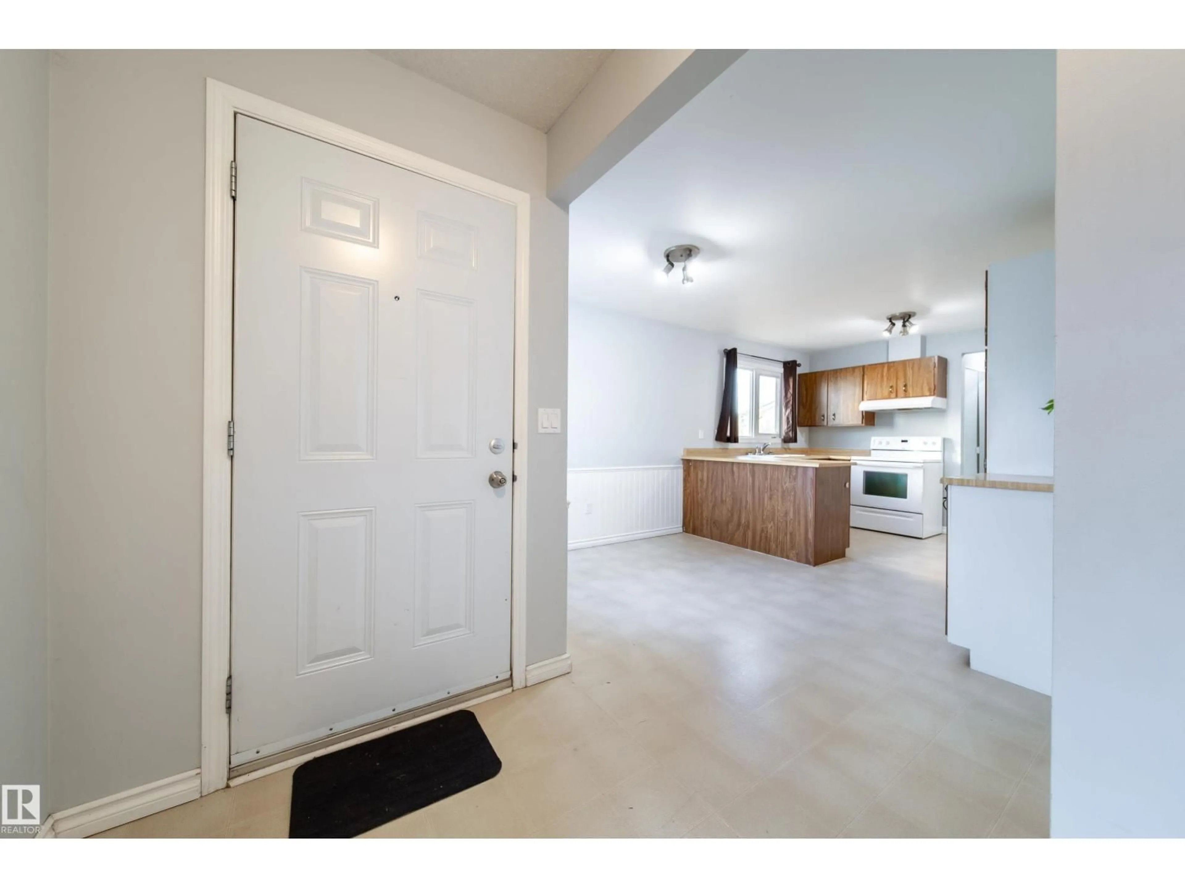Indoor entryway for 3908 41 AV, Edmonton Alberta T6L5M4