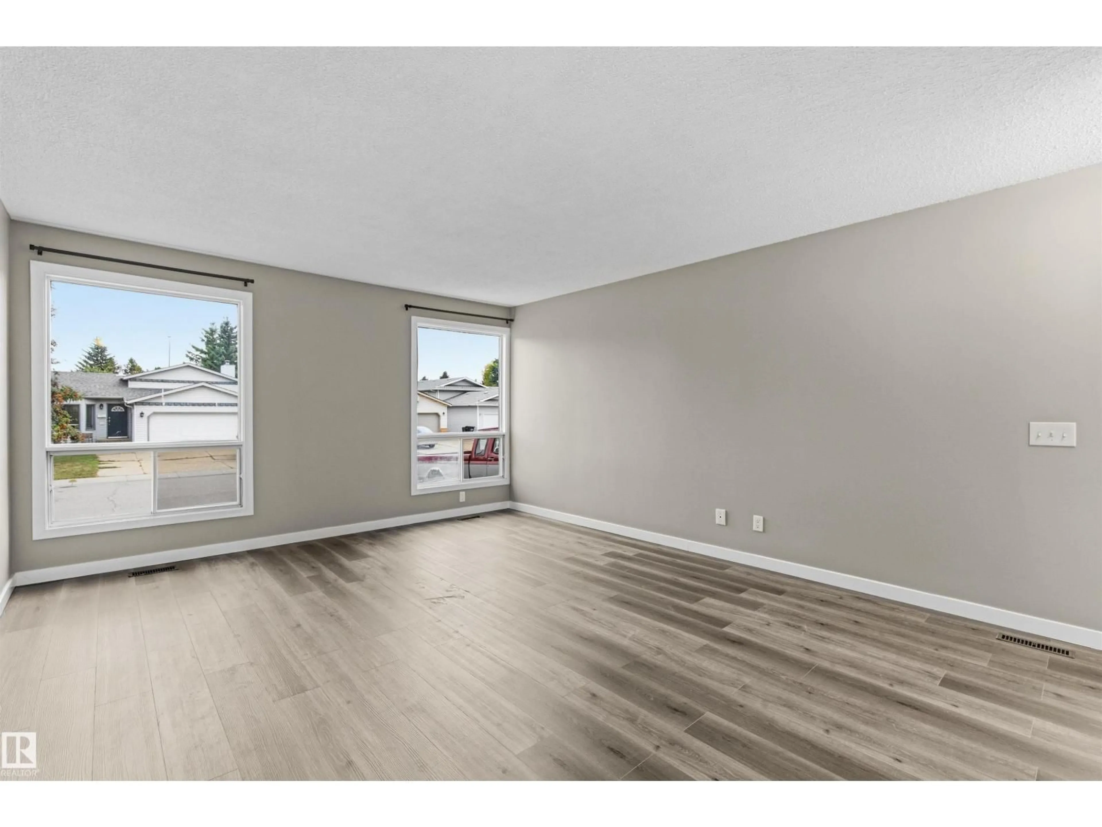 A pic of a room for 3927 22 AV, Edmonton Alberta T6L4M1