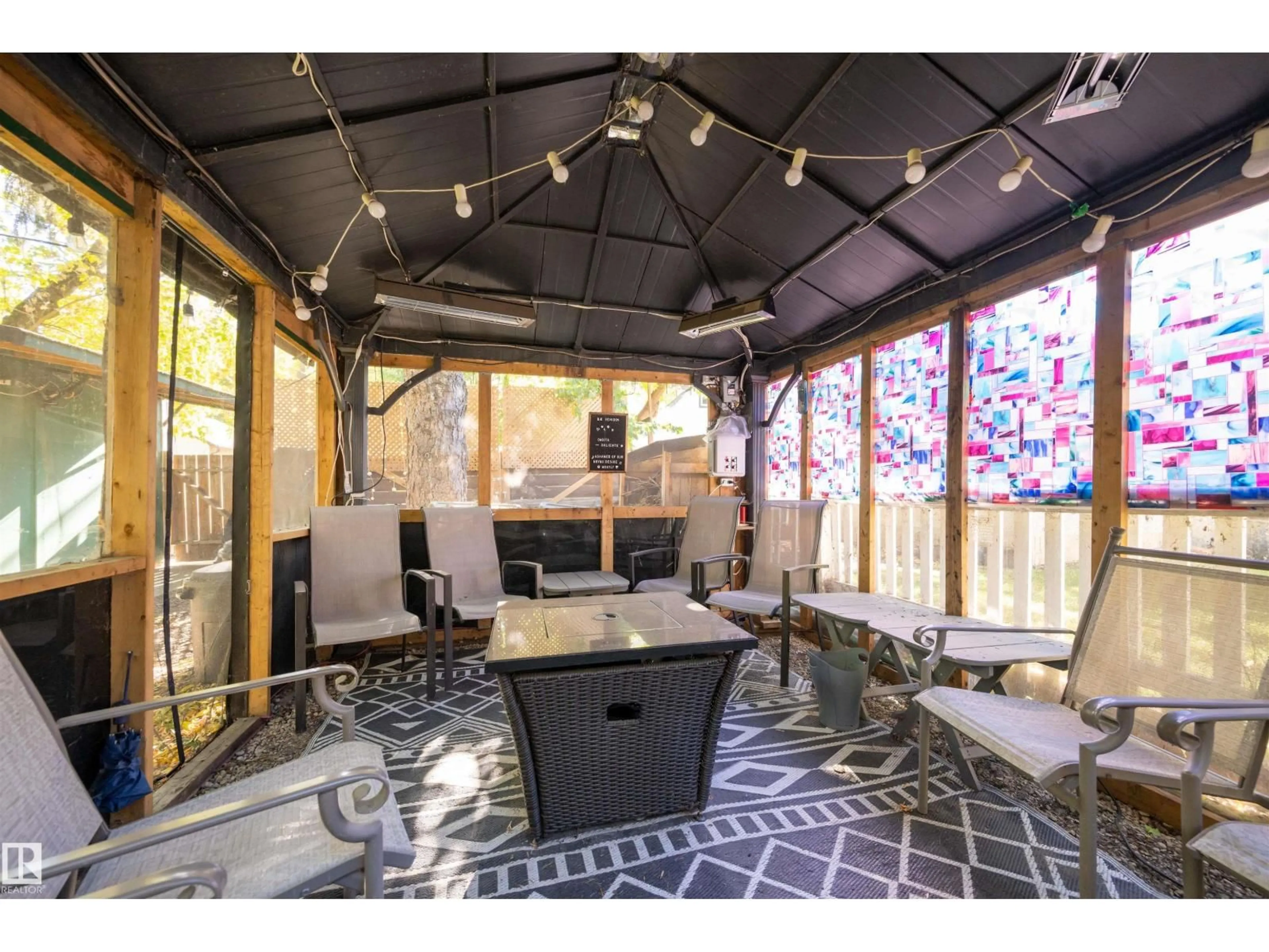 Patio, street for NW - 9851 85 AV, Edmonton Alberta T6E2J5