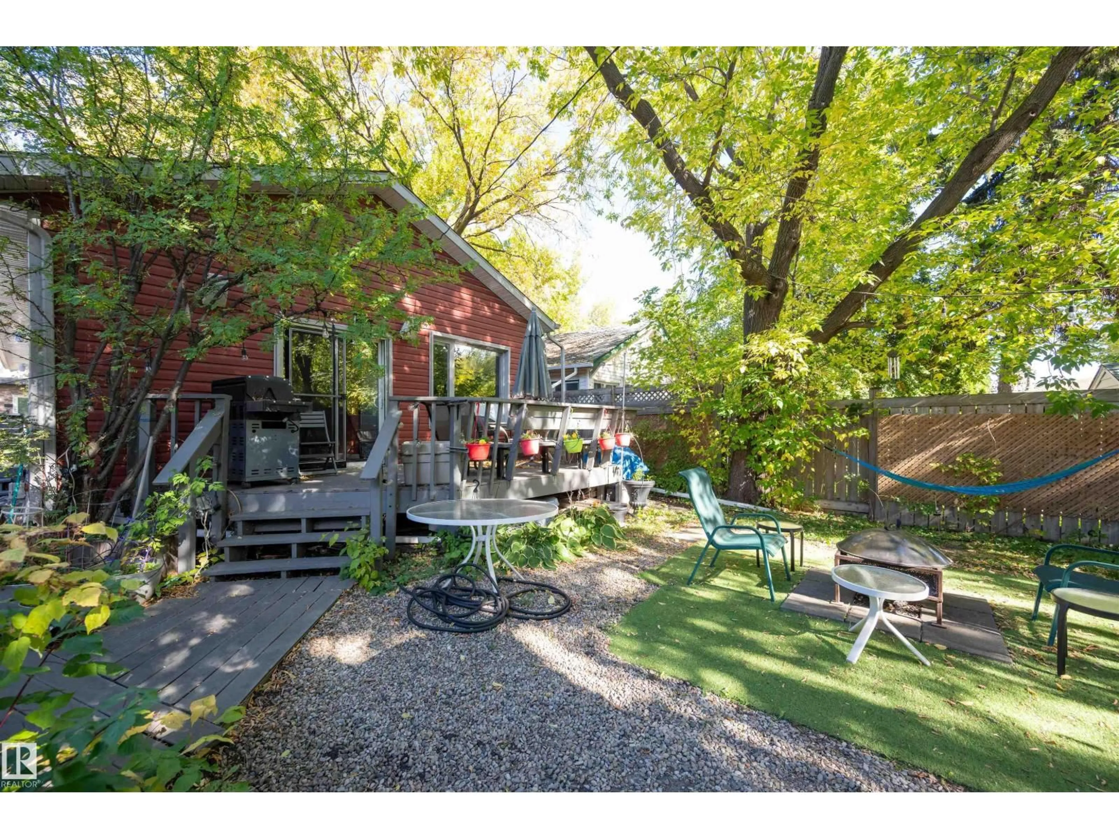 Patio, street for NW - 9851 85 AV, Edmonton Alberta T6E2J5