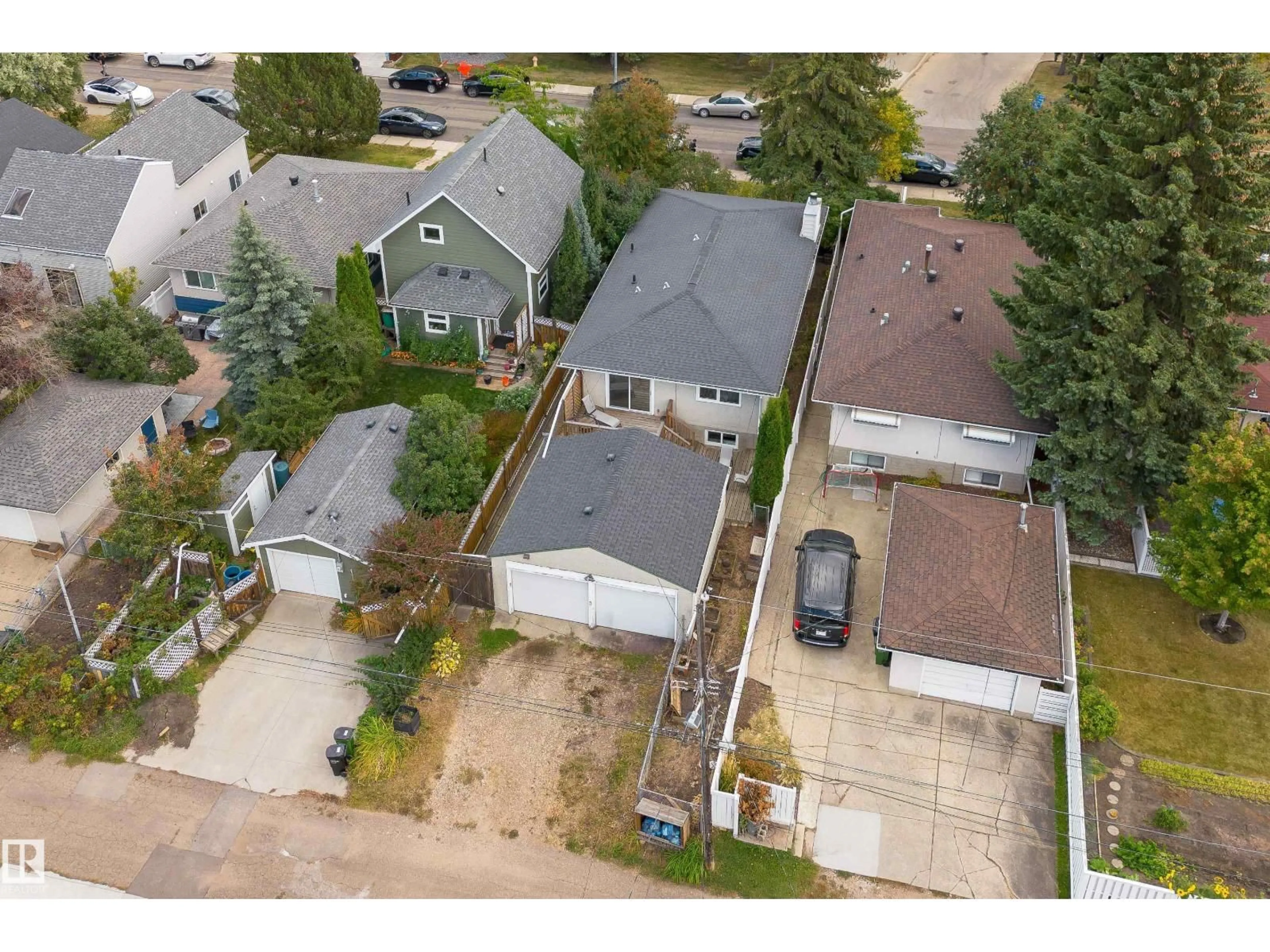 A pic from outside/outdoor area/front of a property/back of a property/a pic from drone, street for NW - 10320 76 ST, Edmonton Alberta T6A3A7