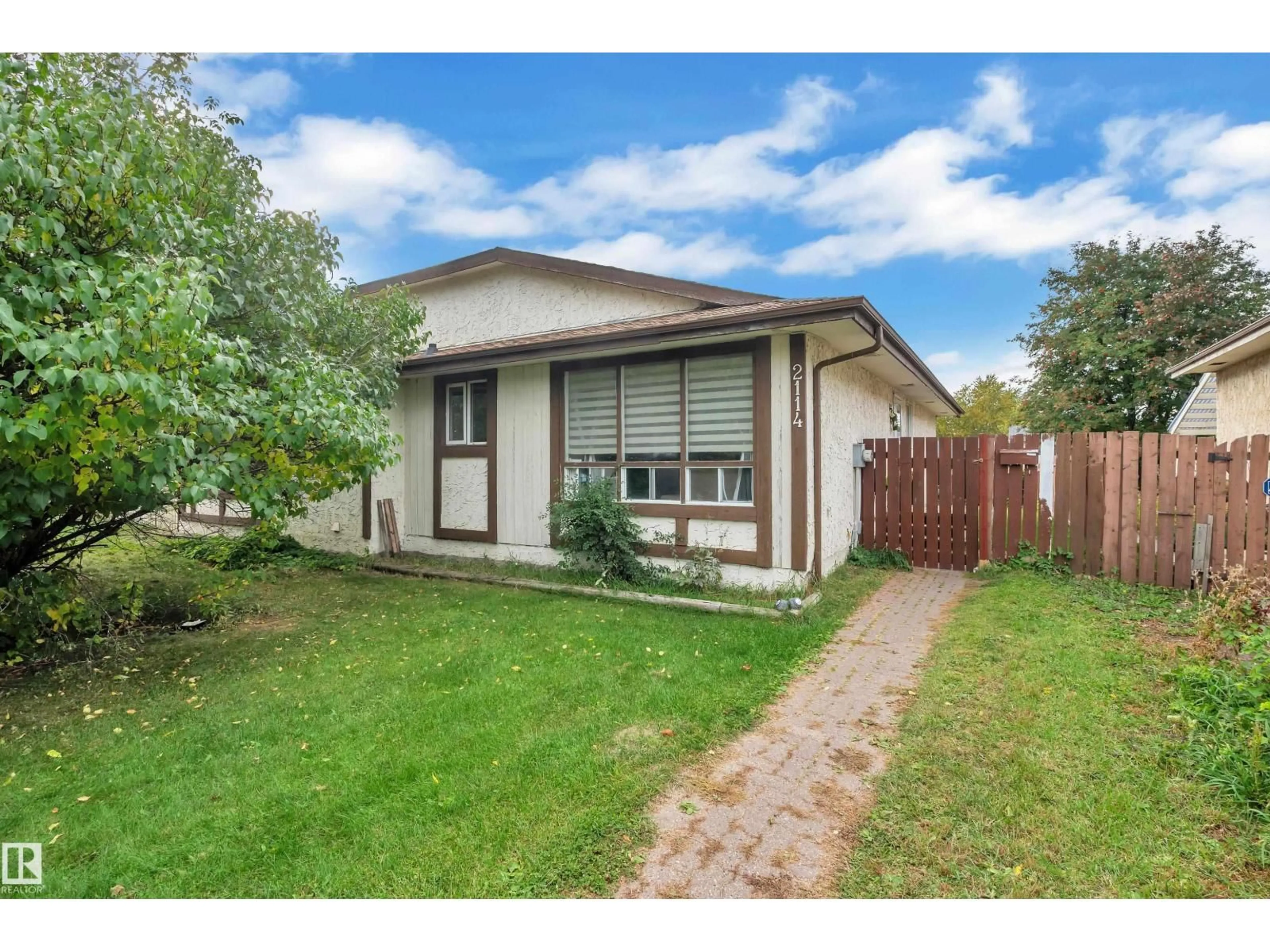 Unknown for 2114 38 ST, Edmonton Alberta T6L4C3