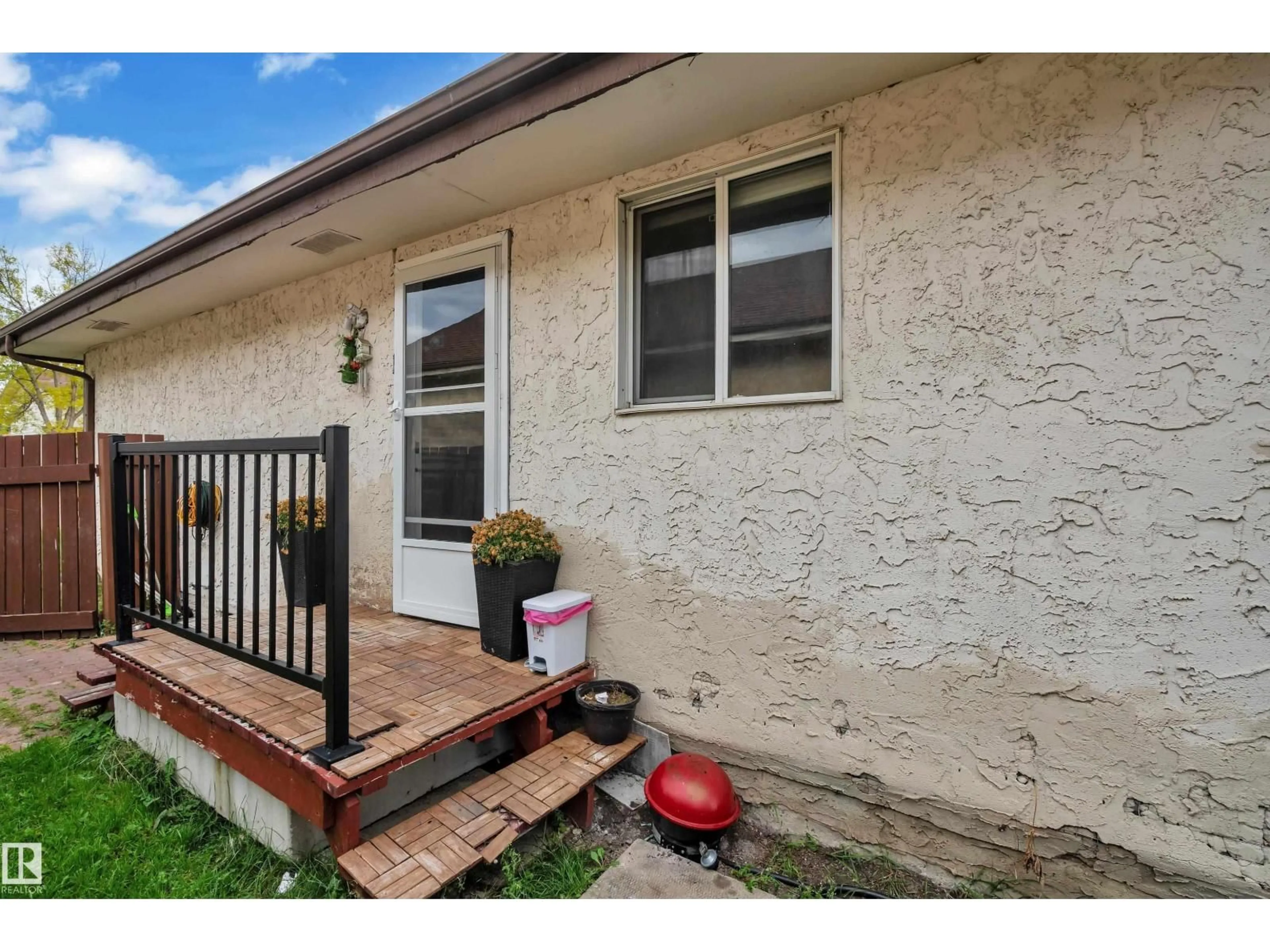 Unknown for 2114 38 ST, Edmonton Alberta T6L4C3