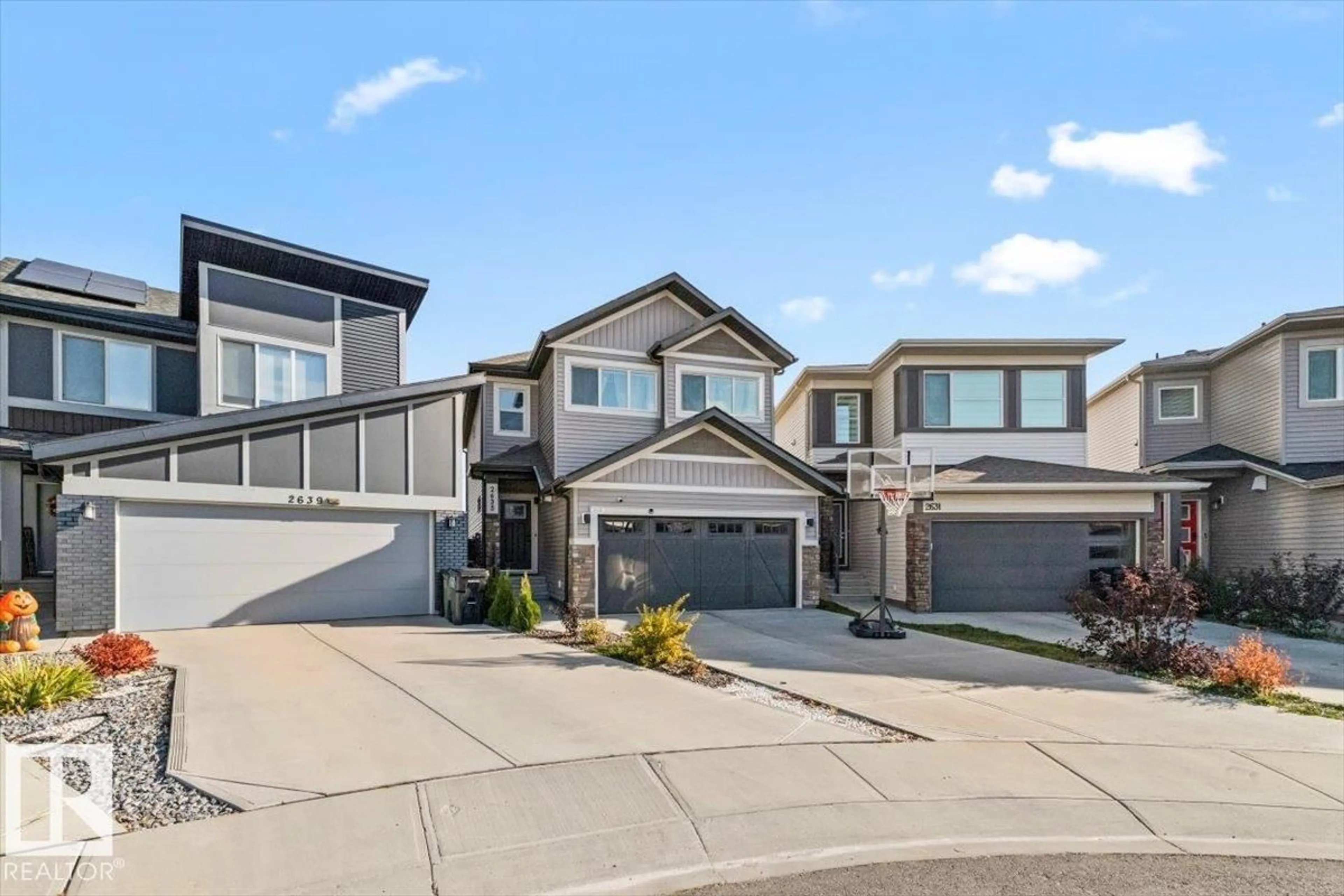 Home with vinyl exterior material, street for NW - 2635 200 ST, Edmonton Alberta T6M1K3