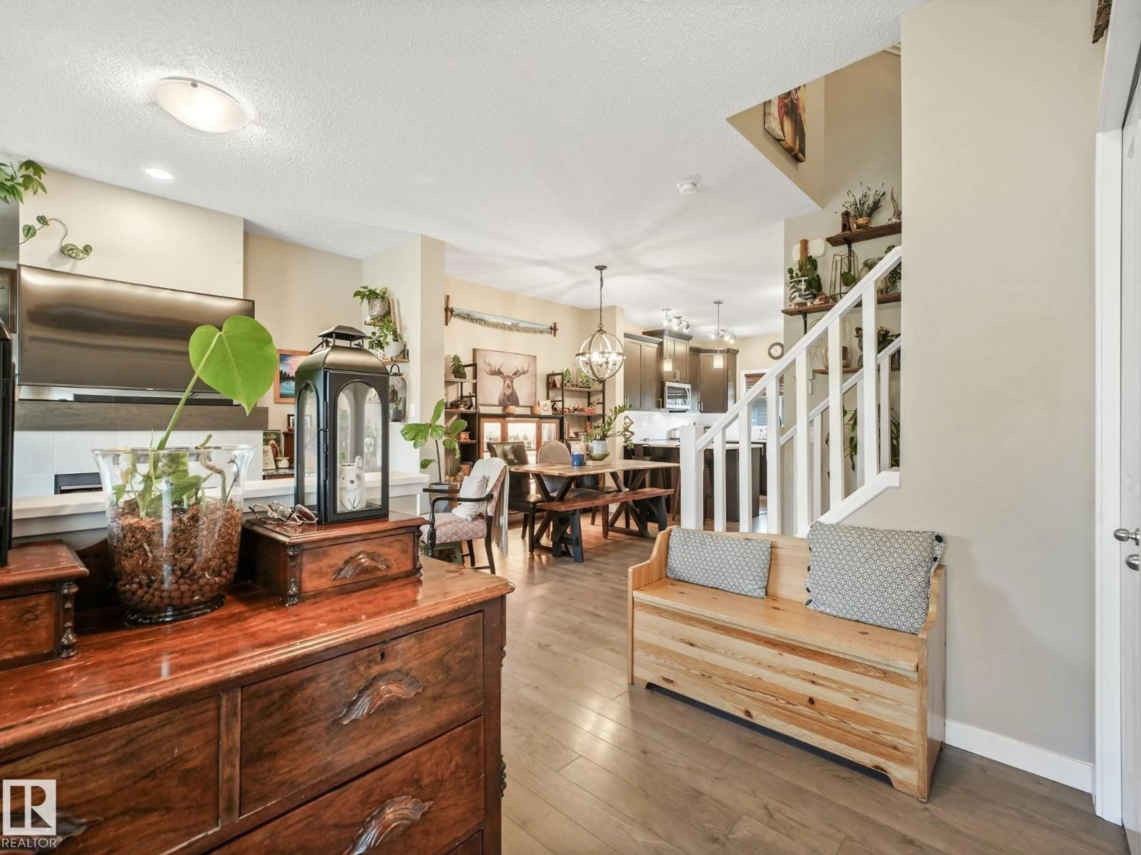 Indoor entryway for 2027 CAVANAGH DR, Edmonton Alberta T6W3M7
