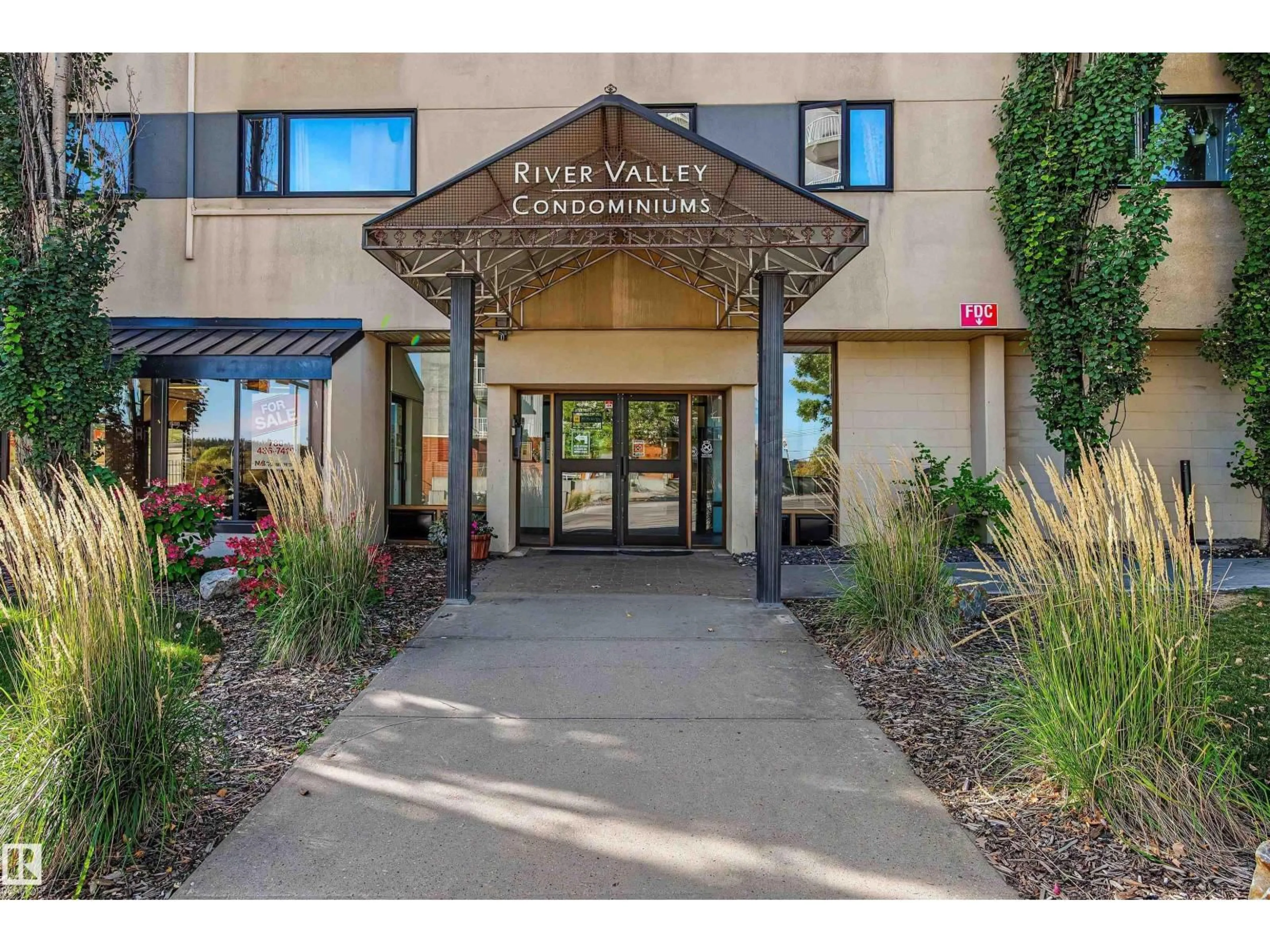 Indoor foyer for 309 - 9710 105 ST, Edmonton Alberta T5K1A4