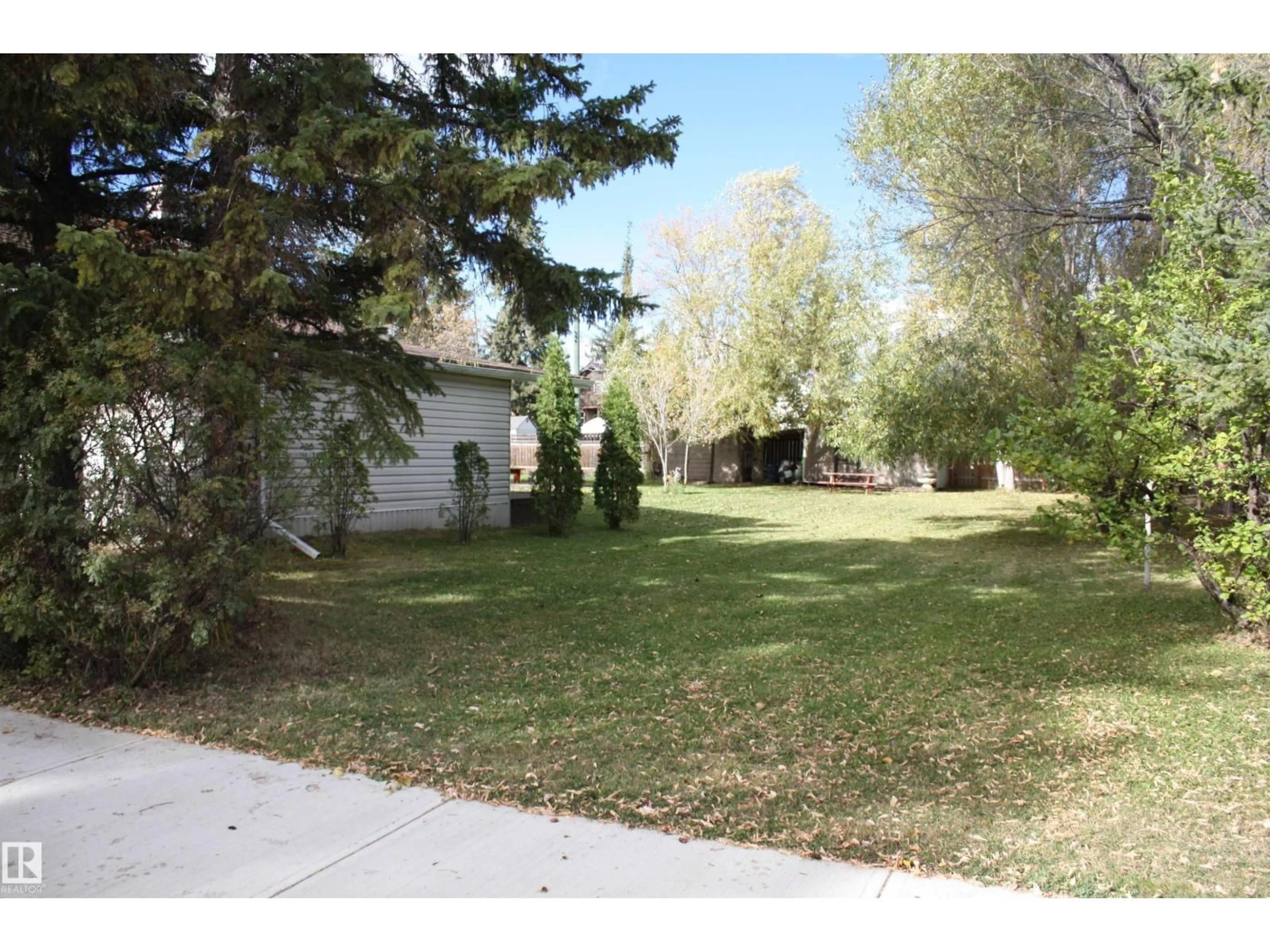 A pic from outside/outdoor area/front of a property/back of a property/a pic from drone, street for 5012 49 AVE, Radway Alberta T0A2V0