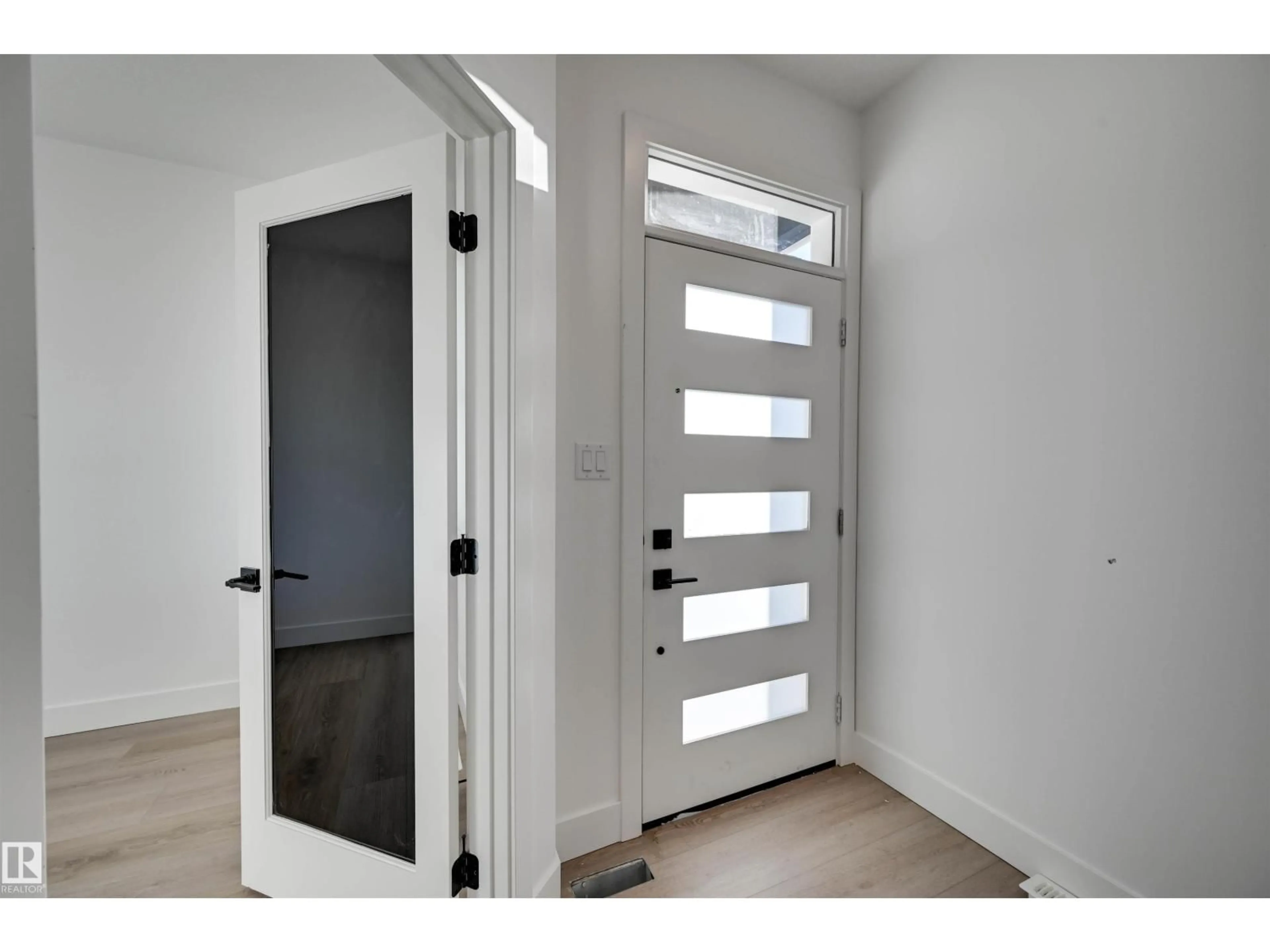 Indoor entryway for 194 ELLIOTT WD, Fort Saskatchewan Alberta T8L1V1