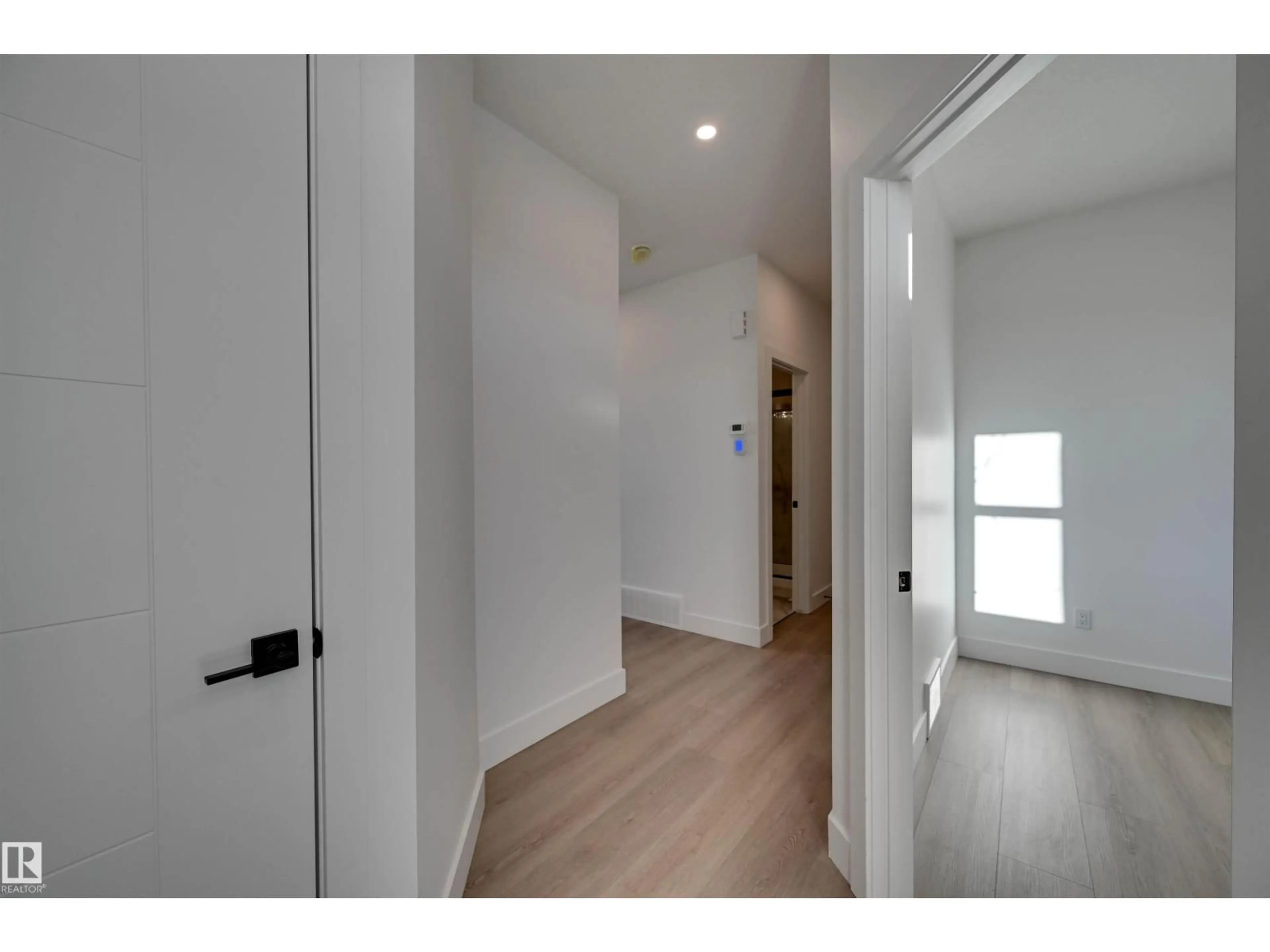 Indoor entryway for 194 ELLIOTT WD, Fort Saskatchewan Alberta T8L1V1