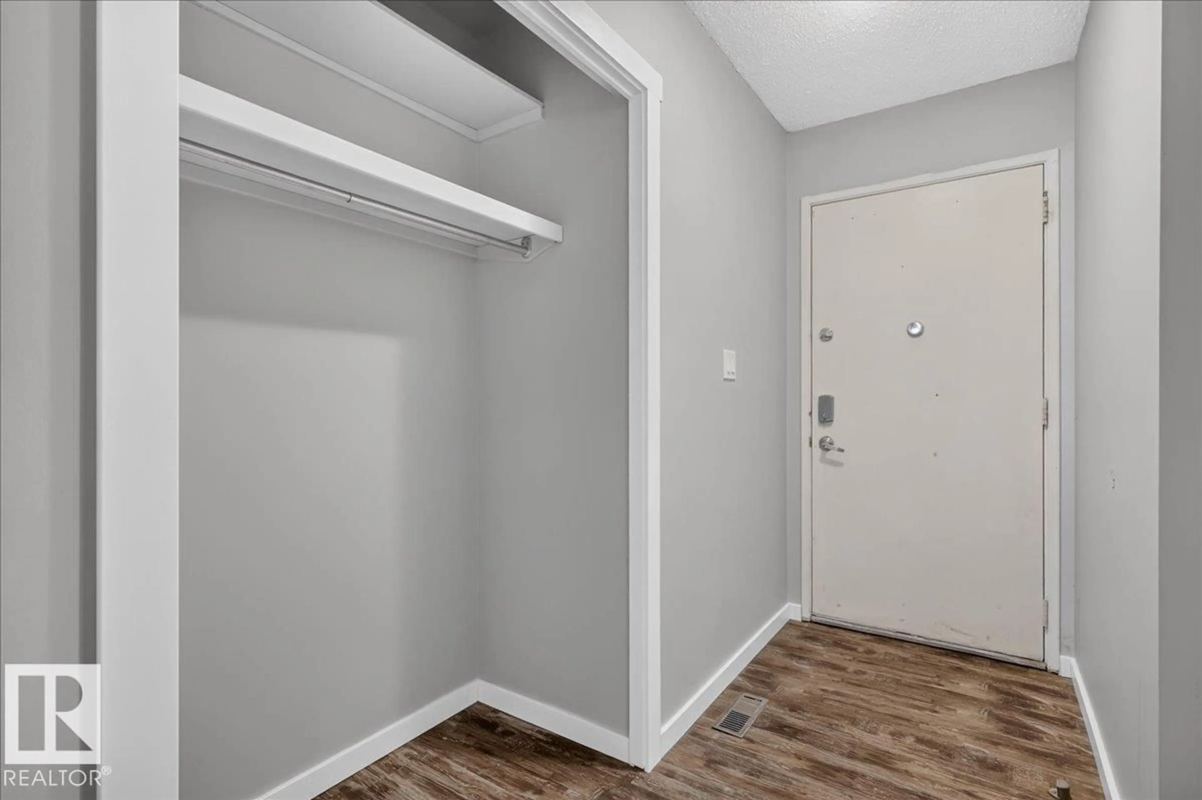 Indoor entryway for 4709 45 ST, Gibbons Alberta T0A1N0