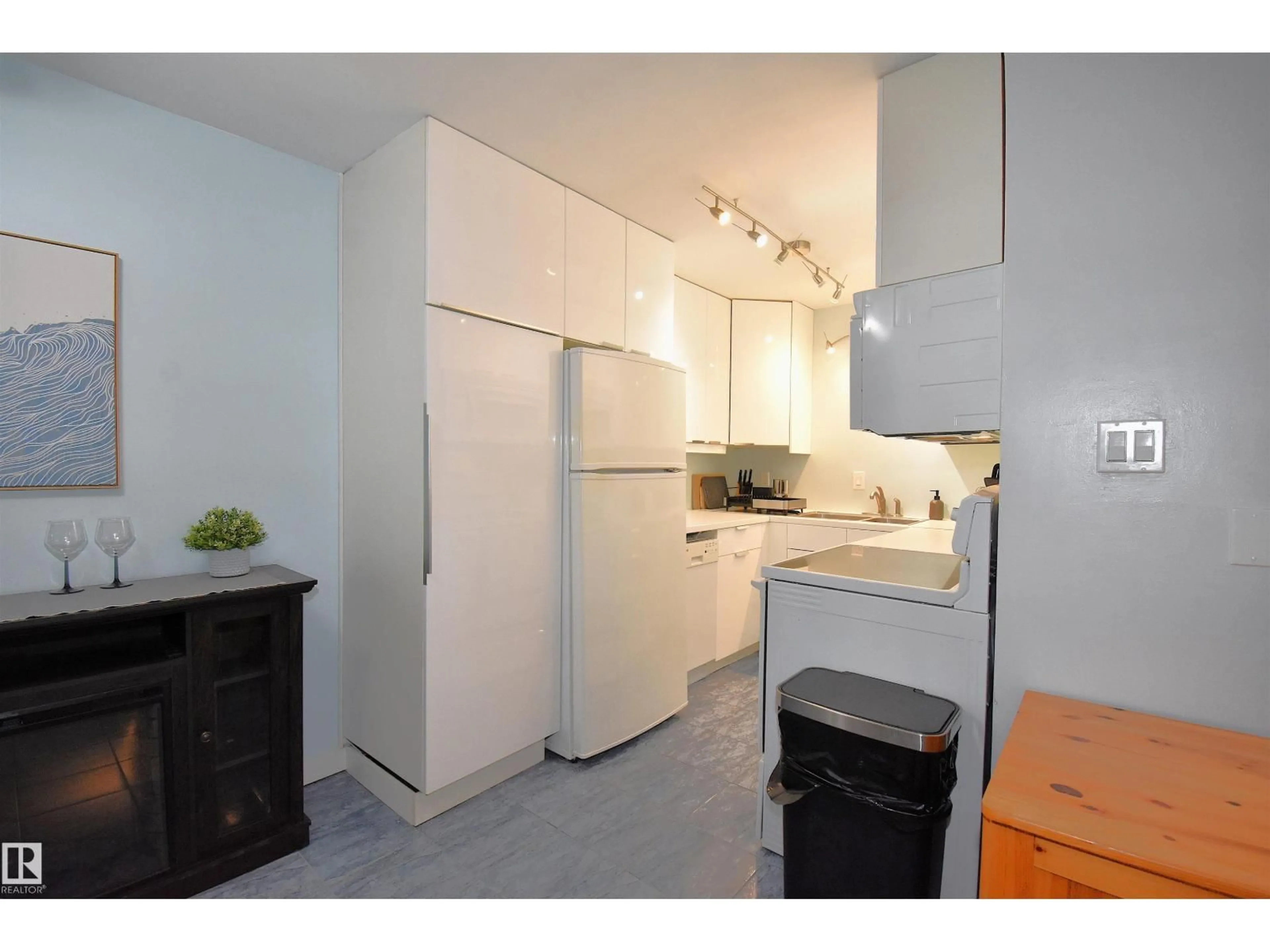 Standard kitchen, unknown for #102 - 11325 109 AV, Edmonton Alberta T5H1E3