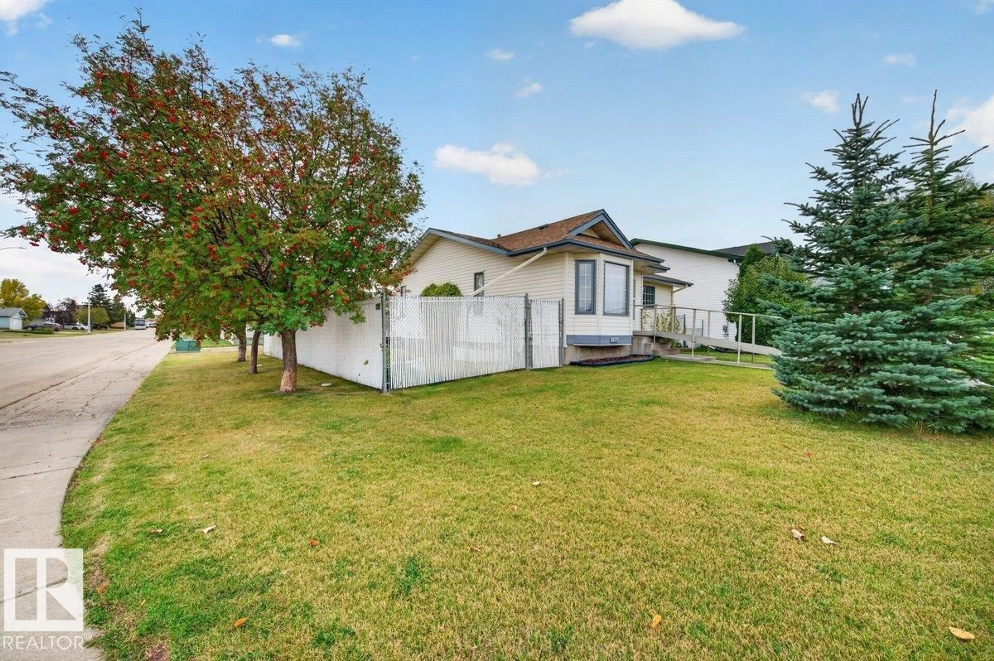 A pic from outside/outdoor area/front of a property/back of a property/a pic from drone, unknown for 825 GRANDIN DR, Morinville Alberta T8R1C7