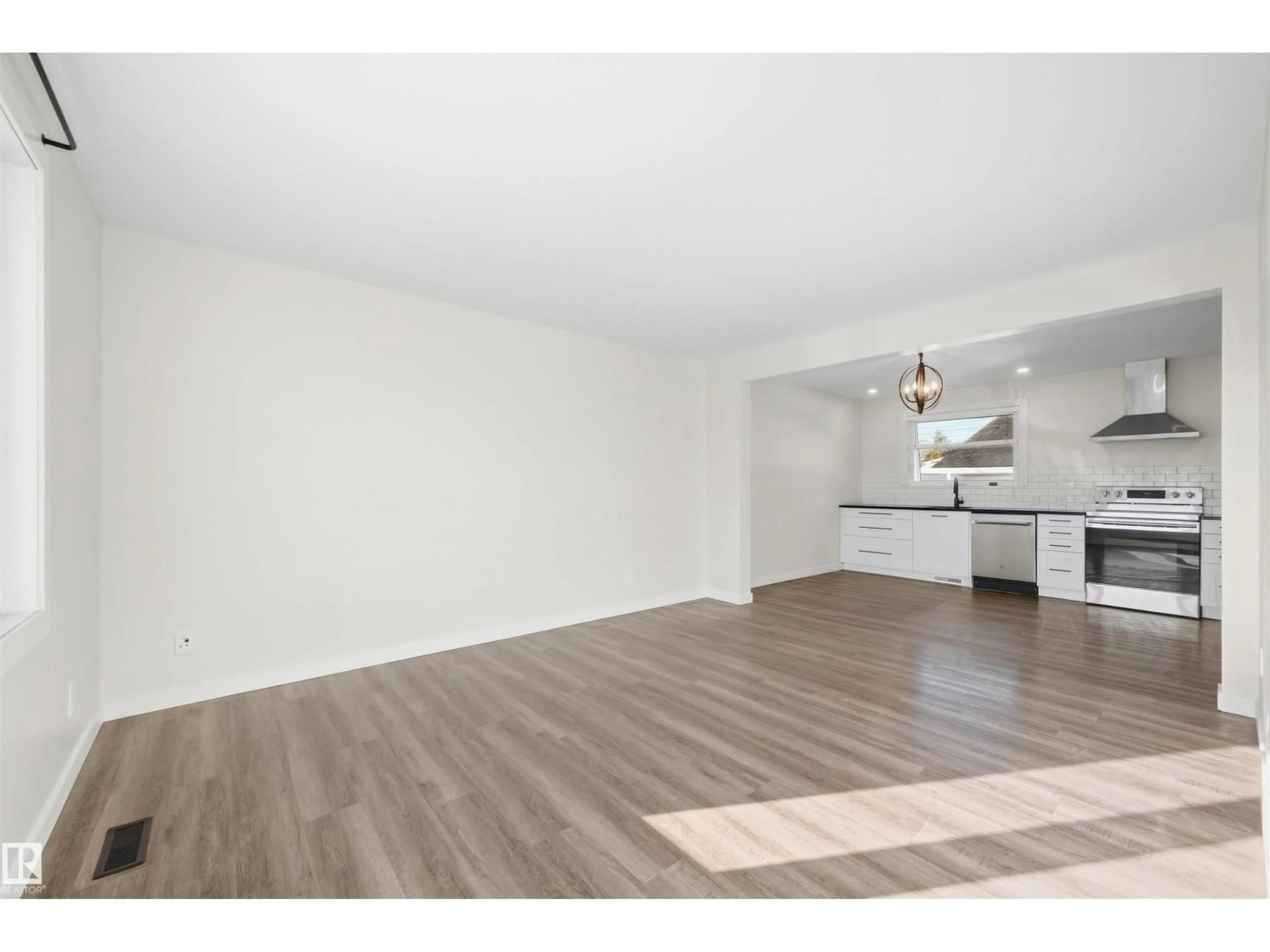 A pic of a room for NW - 8914 162 ST, Edmonton Alberta T5R2M4