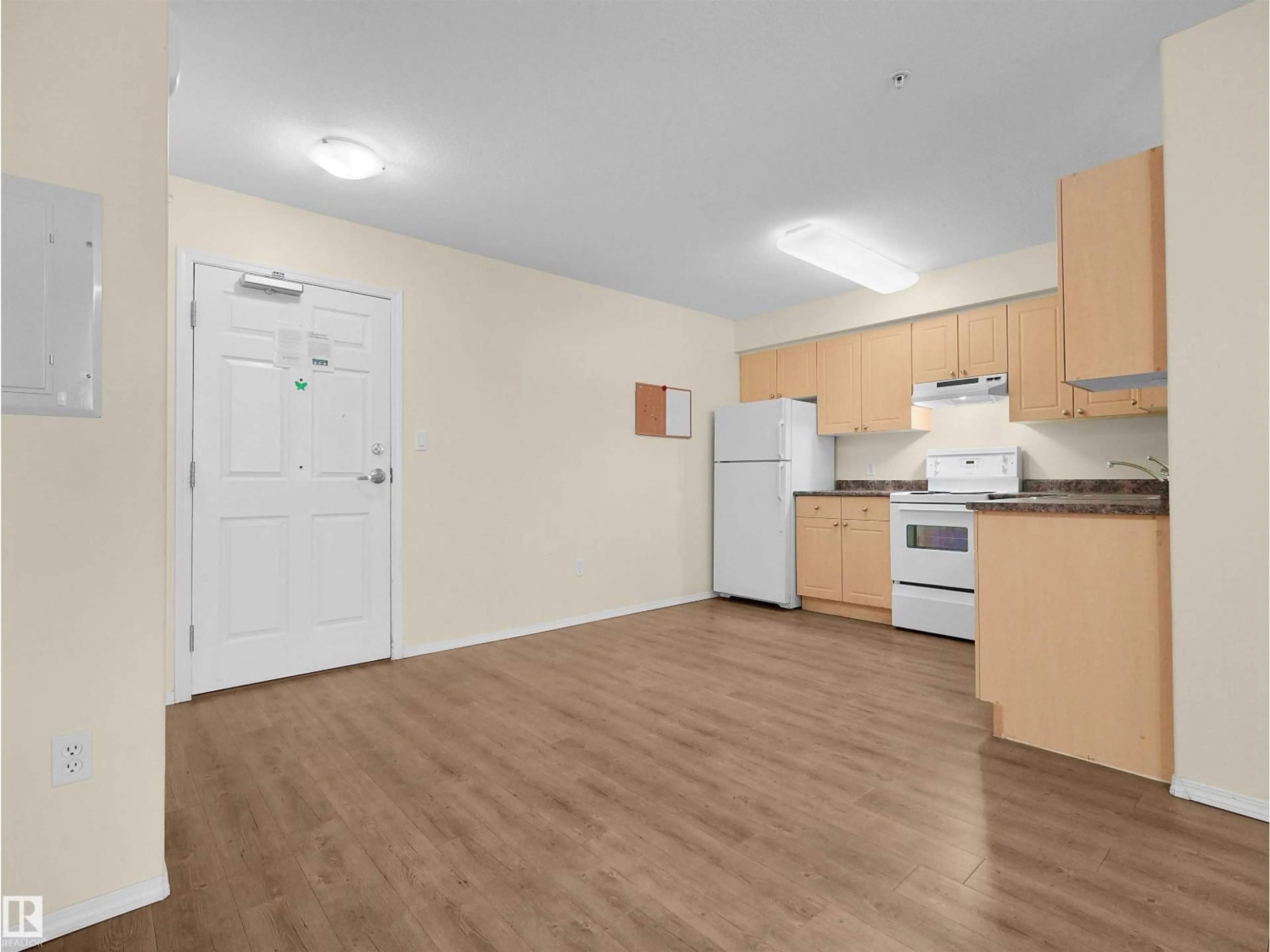 Standard kitchen, unknown for 8802 - 328 SOUTHFORT, Fort Saskatchewan Alberta T8L4R6