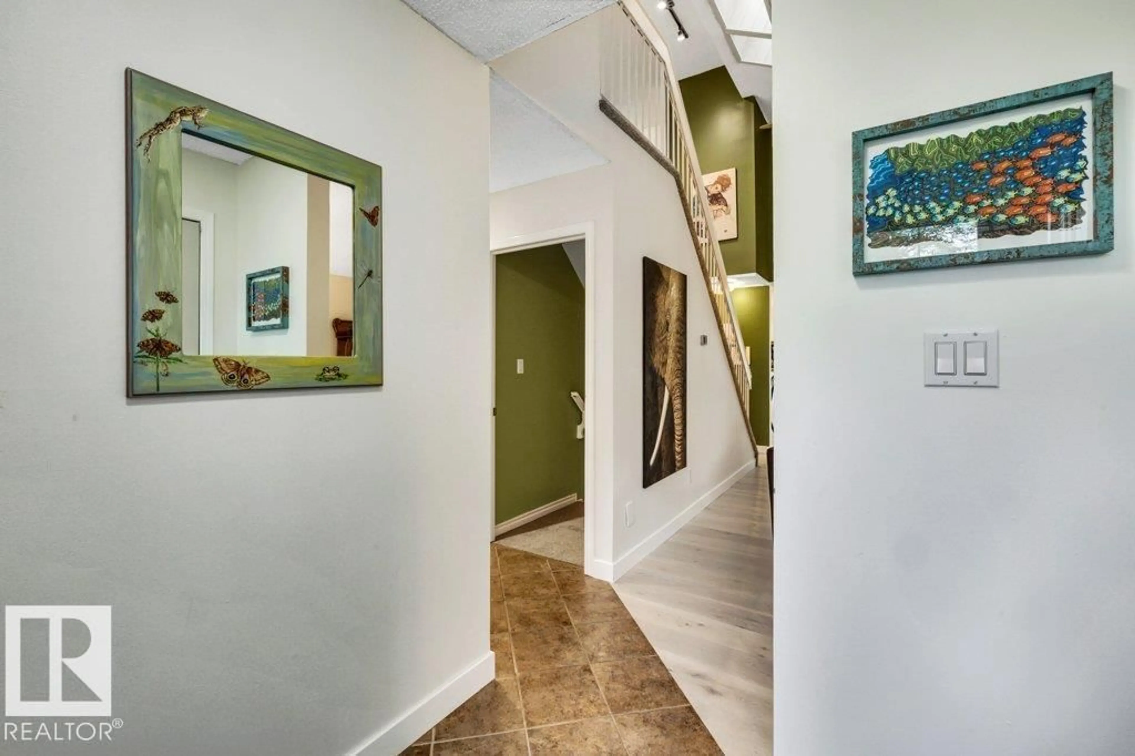 Indoor foyer for 6 WAKEFIELD PL, St. Albert Alberta T8N3K7