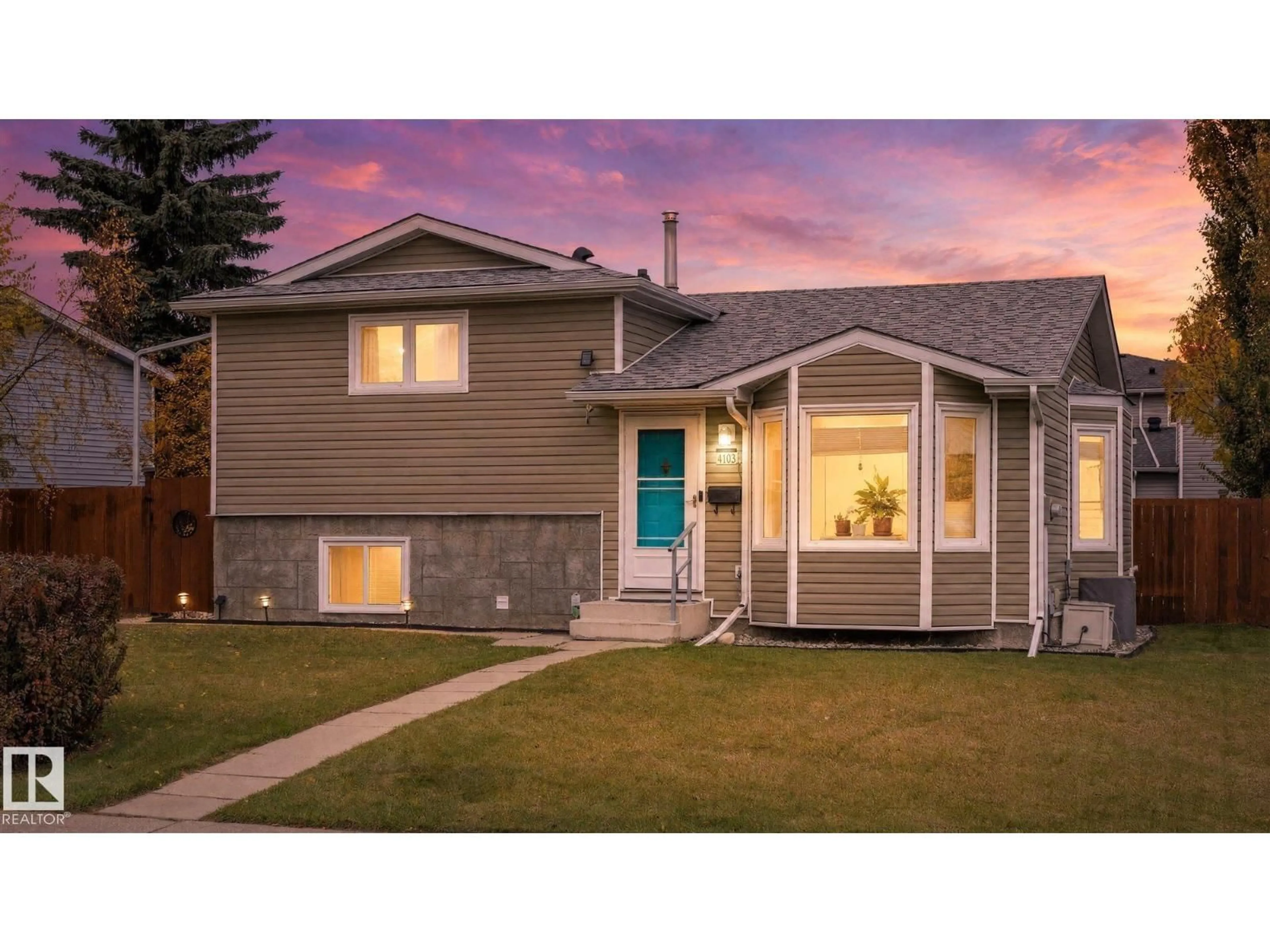 Home with vinyl exterior material, street for 4103 44 AV, Stony Plain Alberta T7Z1K3