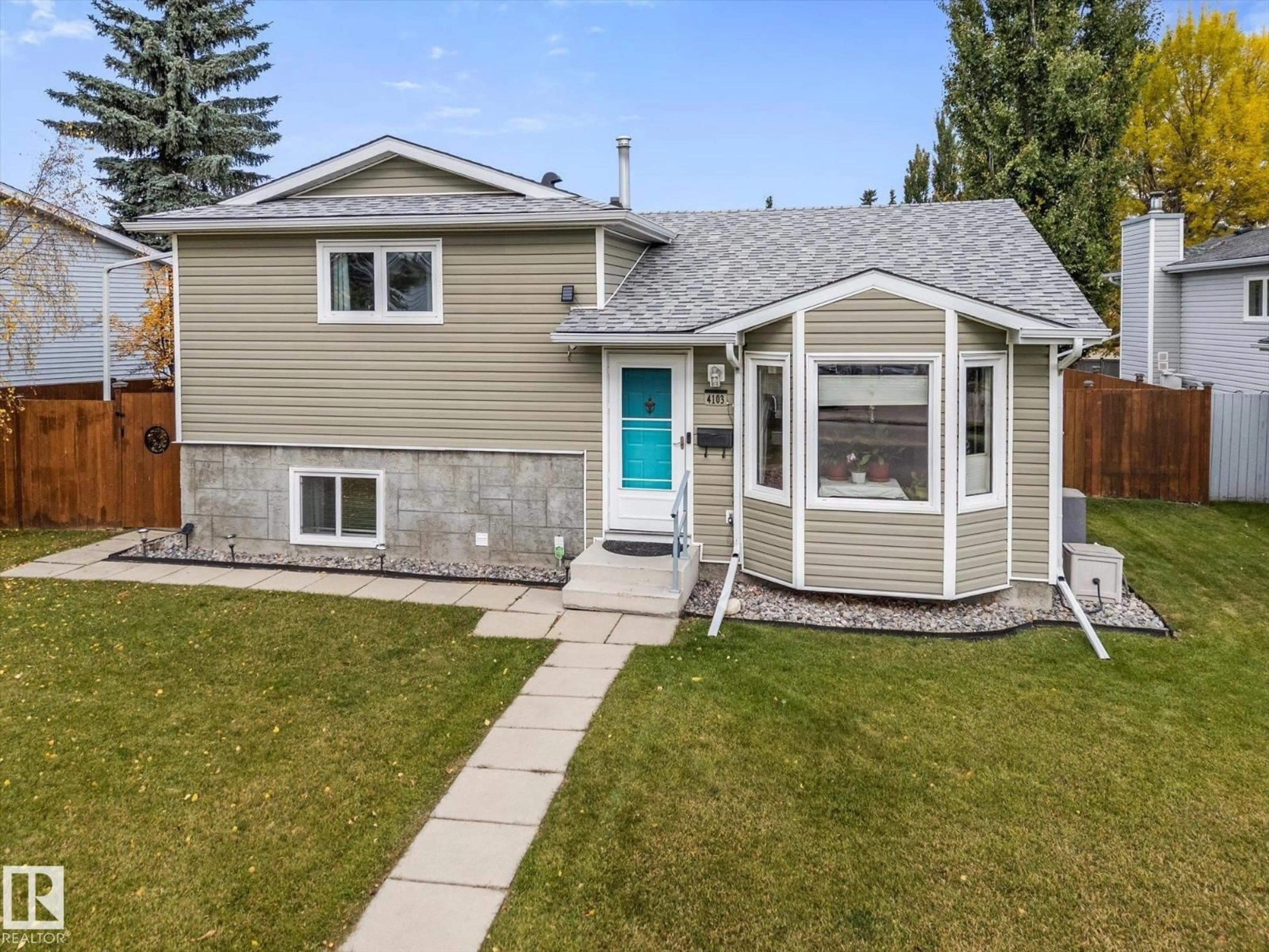Home with vinyl exterior material, street for 4103 44 AV, Stony Plain Alberta T7Z1K3
