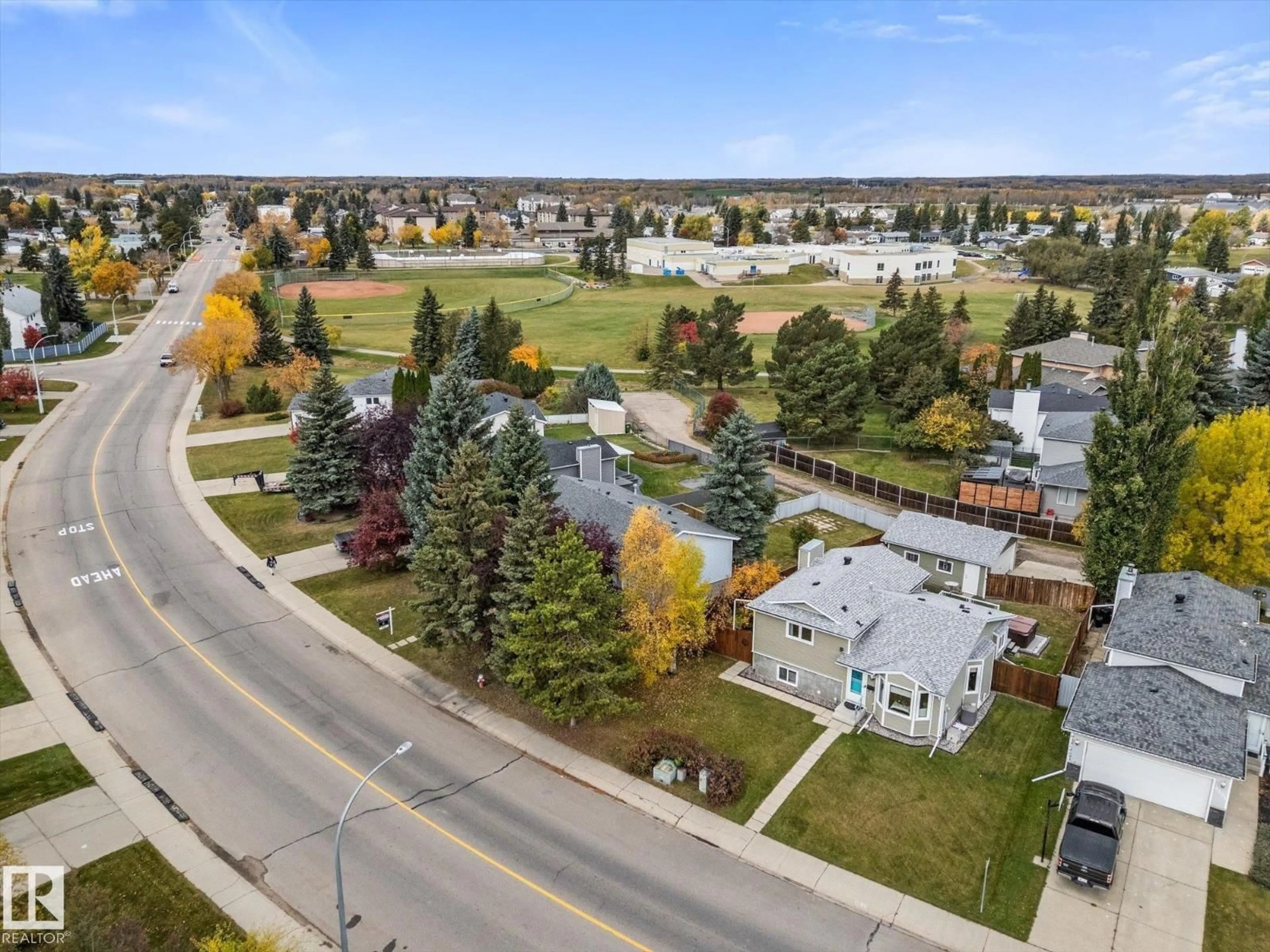 A pic from outside/outdoor area/front of a property/back of a property/a pic from drone, street for 4103 44 AV, Stony Plain Alberta T7Z1K3