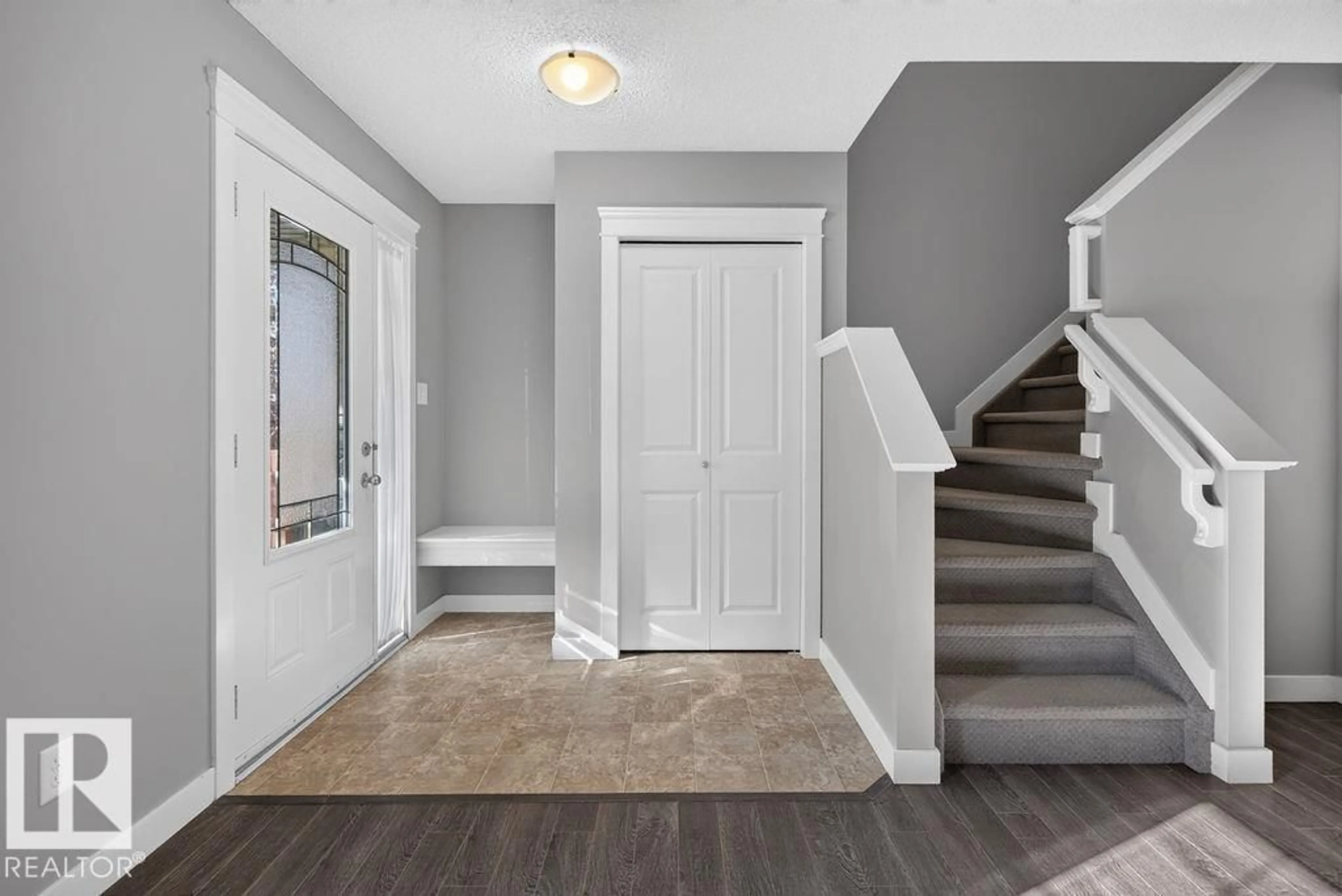 Indoor entryway for 12 MEADOWLAND CR, Spruce Grove Alberta T7X0P9