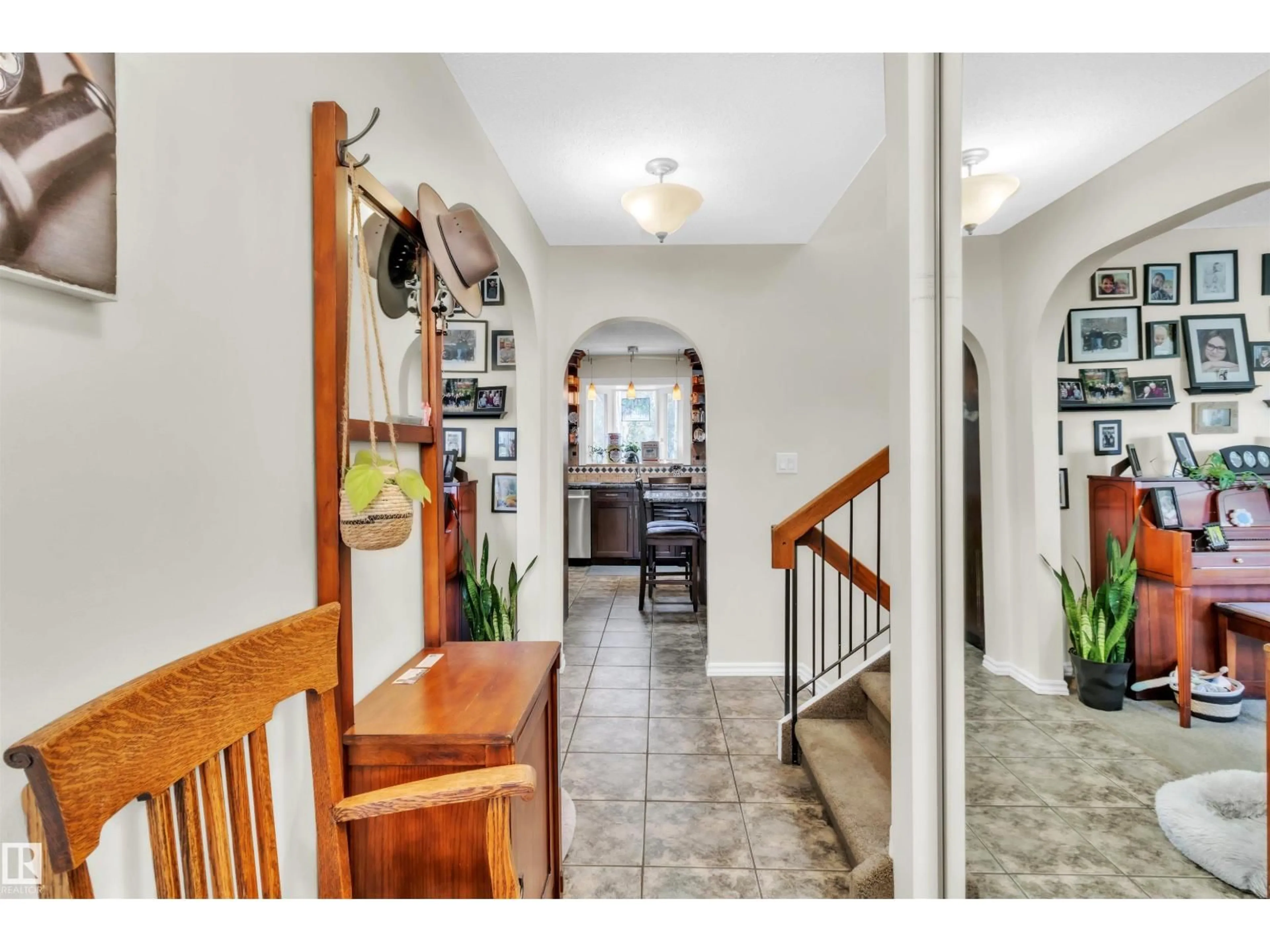 Indoor entryway for 76 GARIEPY CR, Edmonton Alberta T6M1A1