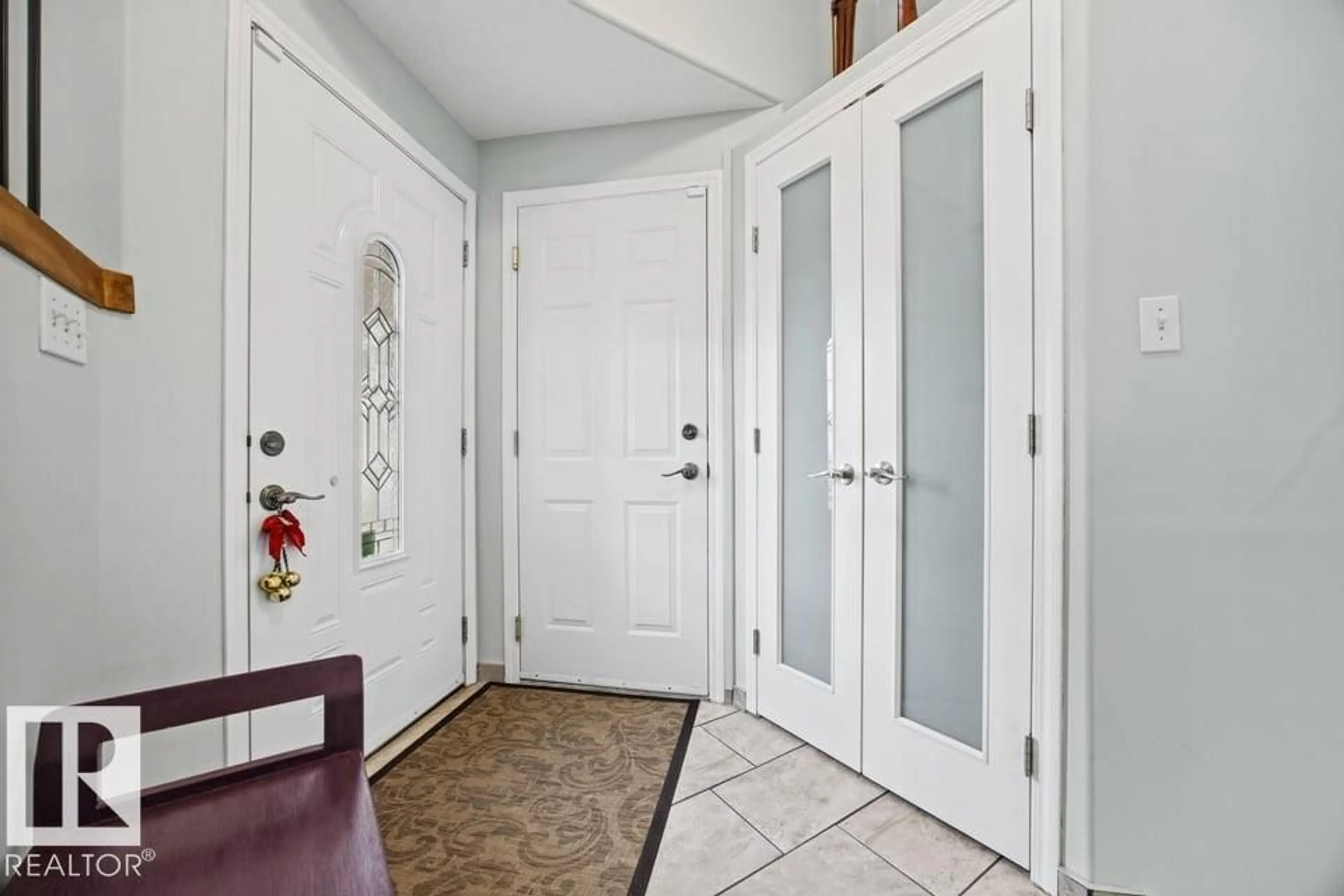 Indoor entryway for NW - 16103 67 ST, Edmonton Alberta T5Z3C5