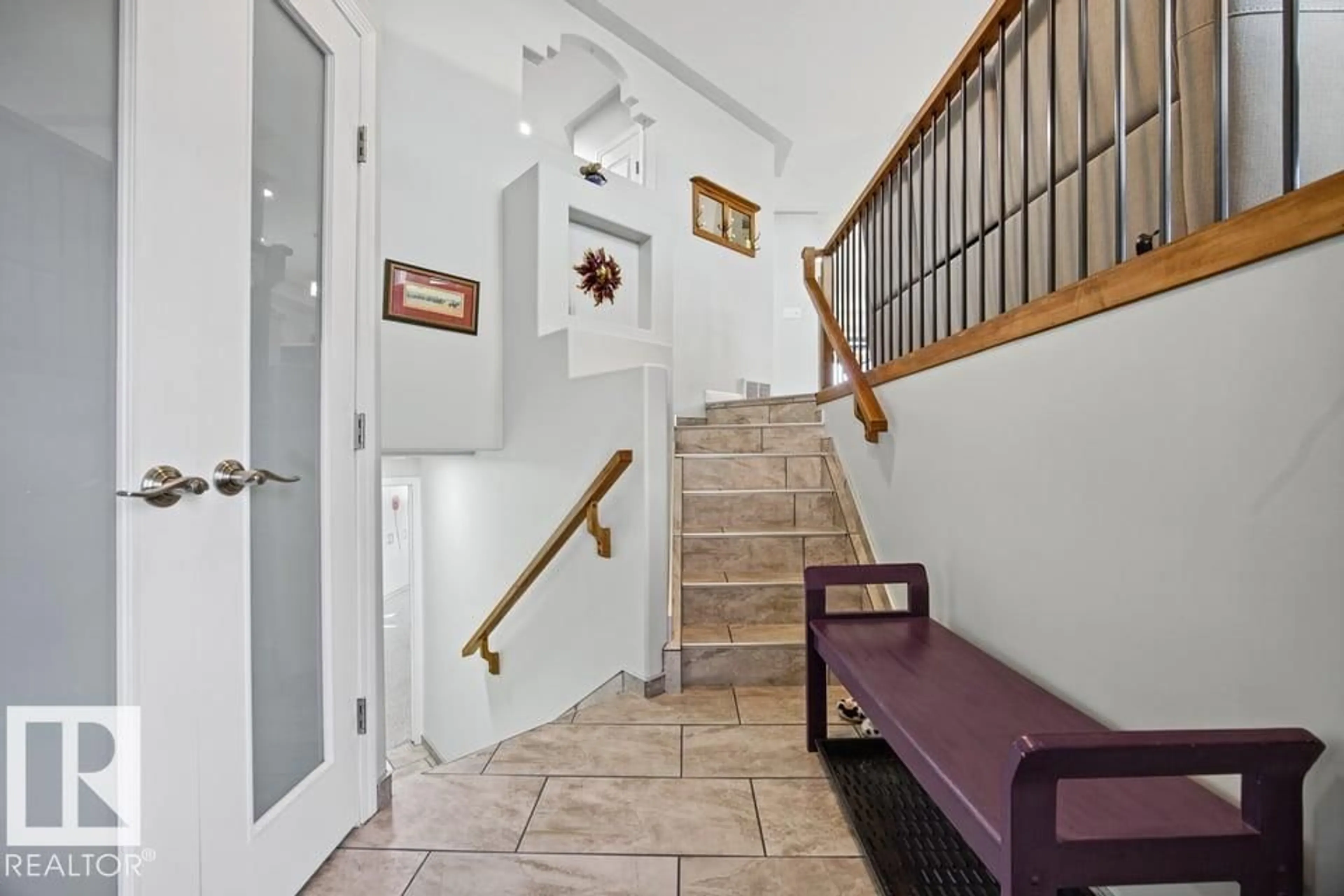 Indoor foyer for NW - 16103 67 ST, Edmonton Alberta T5Z3C5