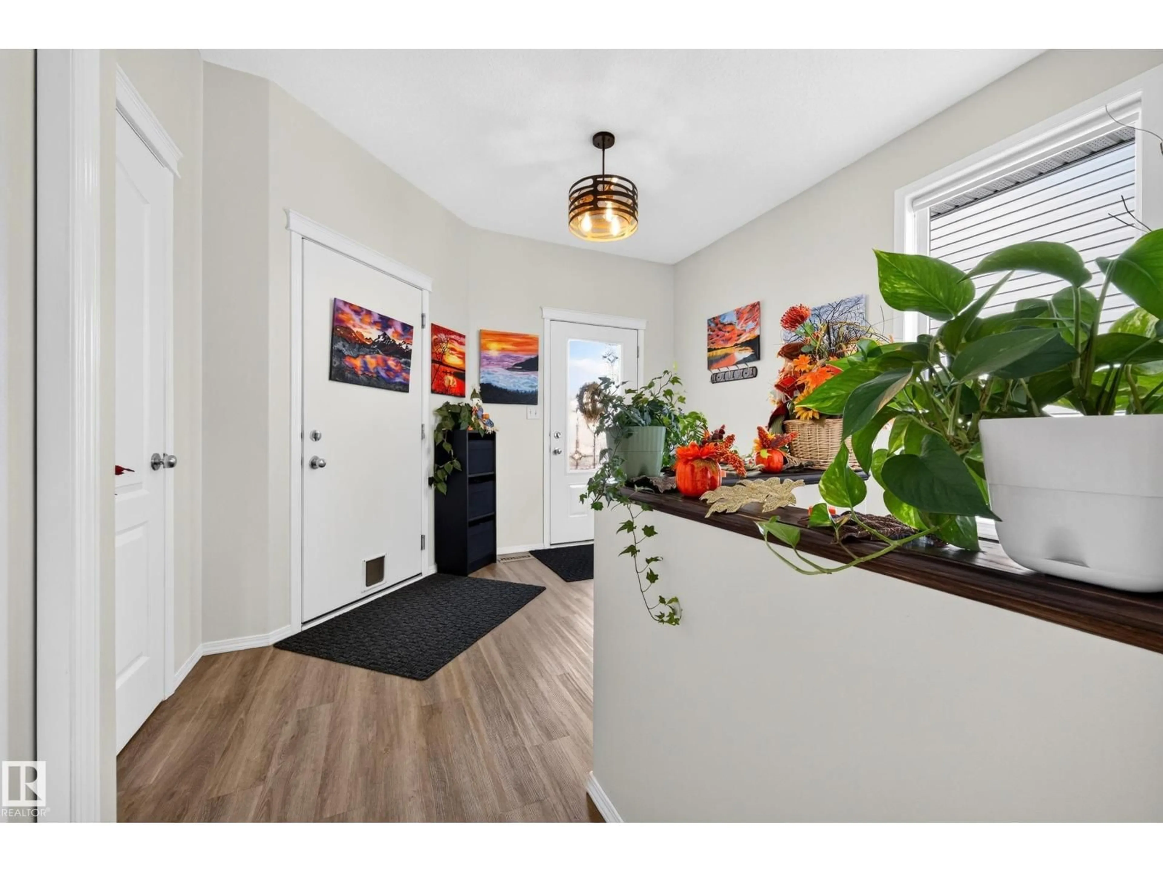 Indoor entryway for 79 CHATWIN RD, Sherwood Park Alberta T8H2S6