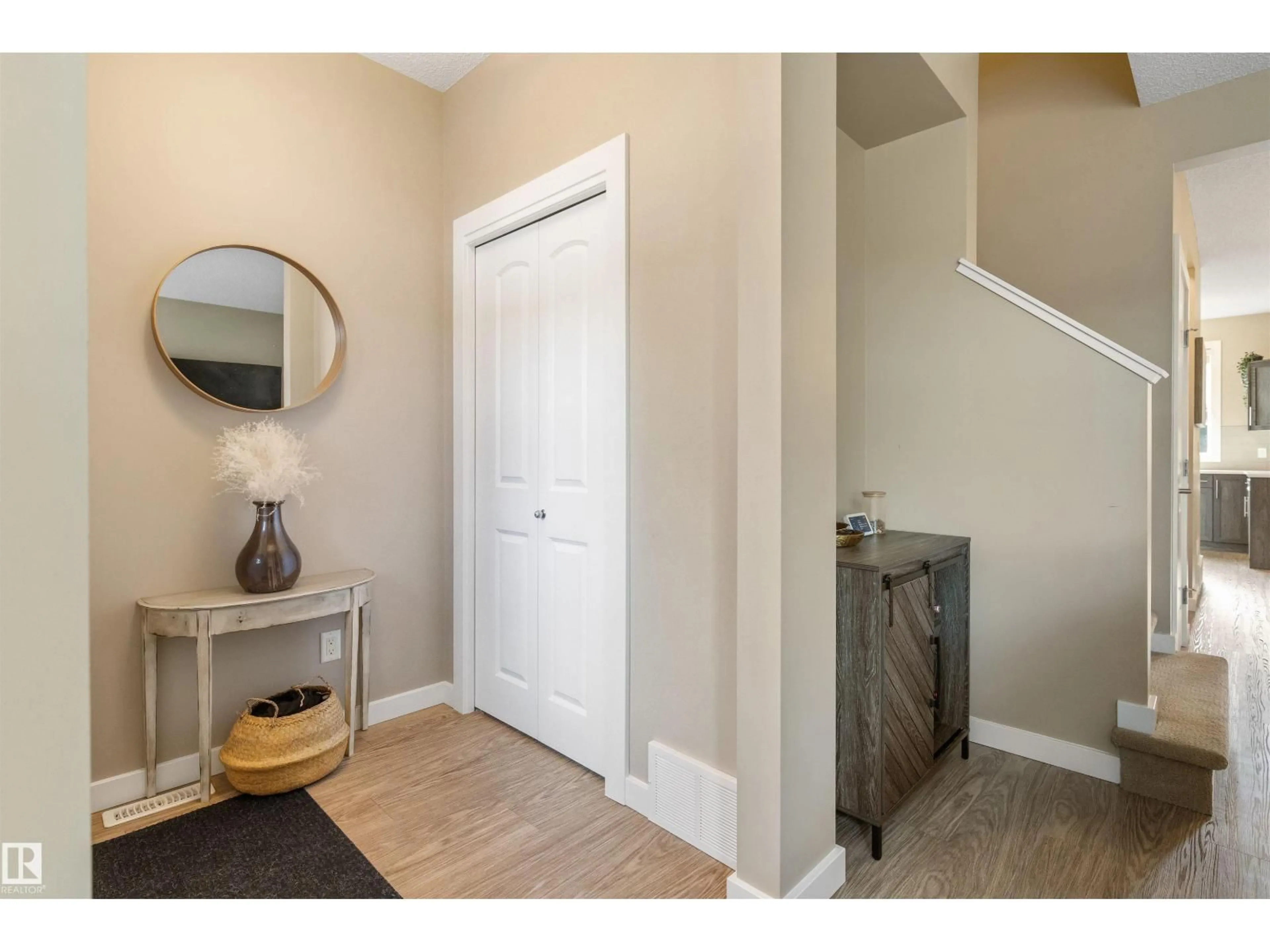 Indoor entryway for NW - 6090 ROSENTHAL WY, Edmonton Alberta T5T7C9