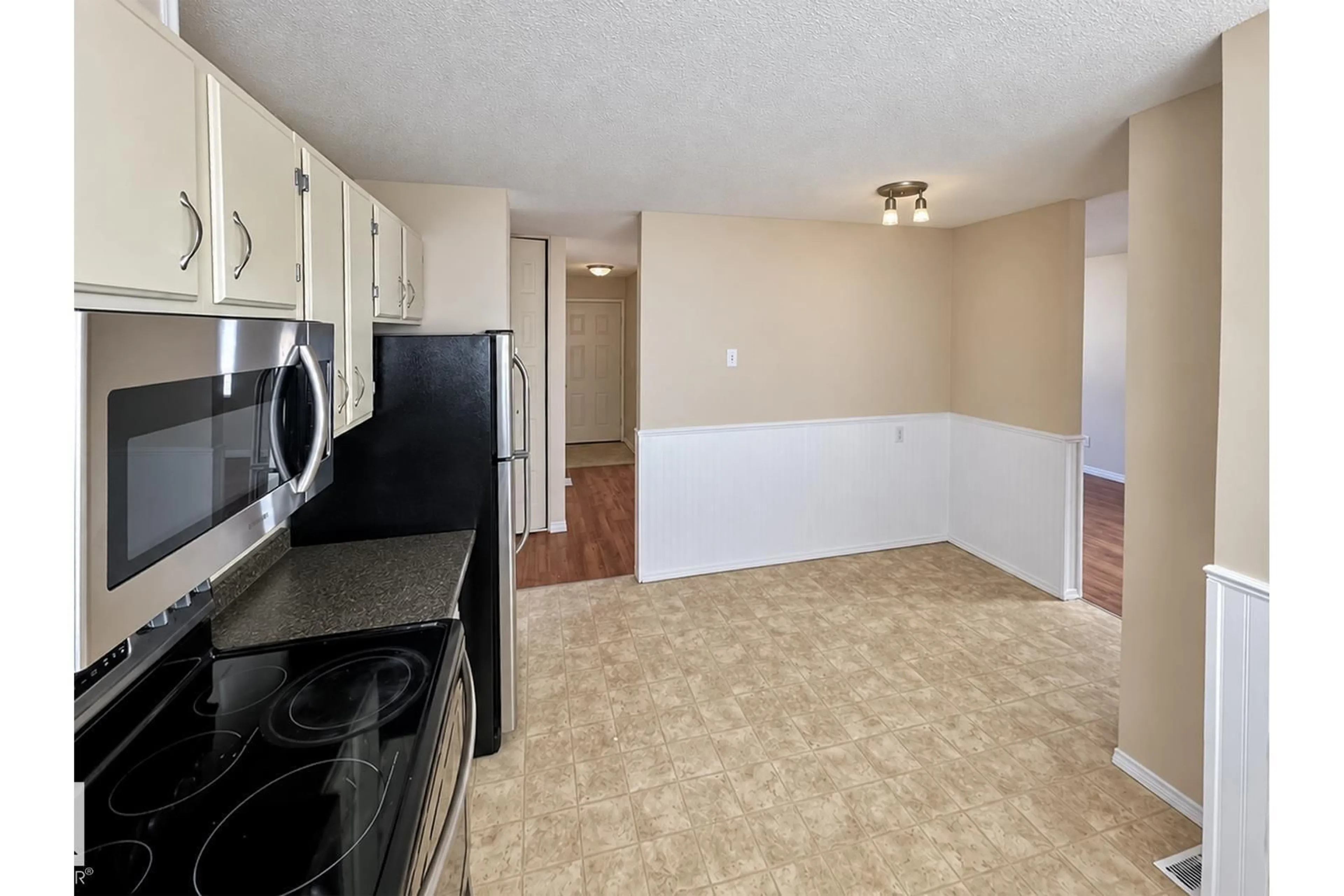 Standard kitchen, unknown for 14212 114 ST, Edmonton Alberta T5X3Z8