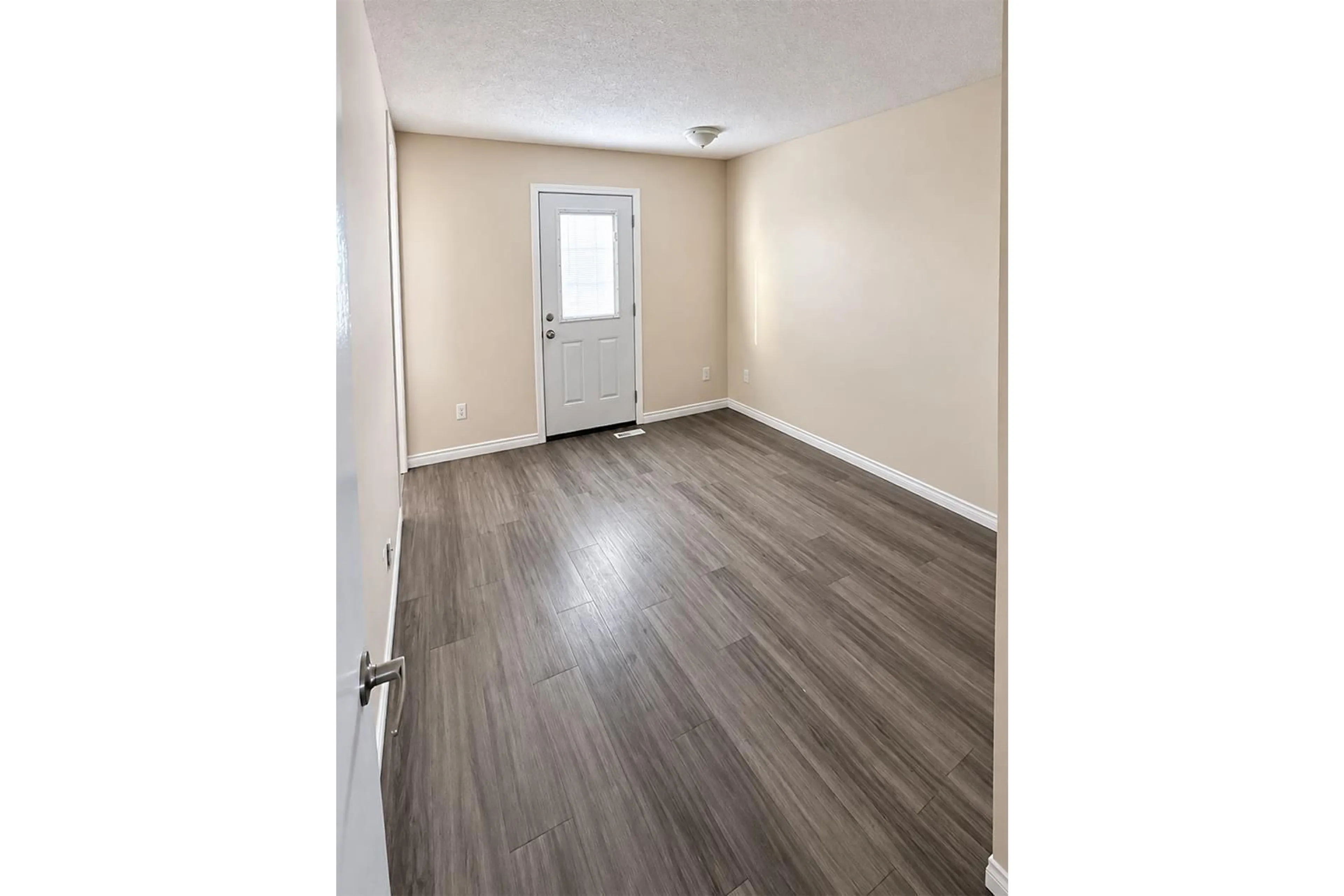A pic of a room for 14212 114 ST, Edmonton Alberta T5X3Z8