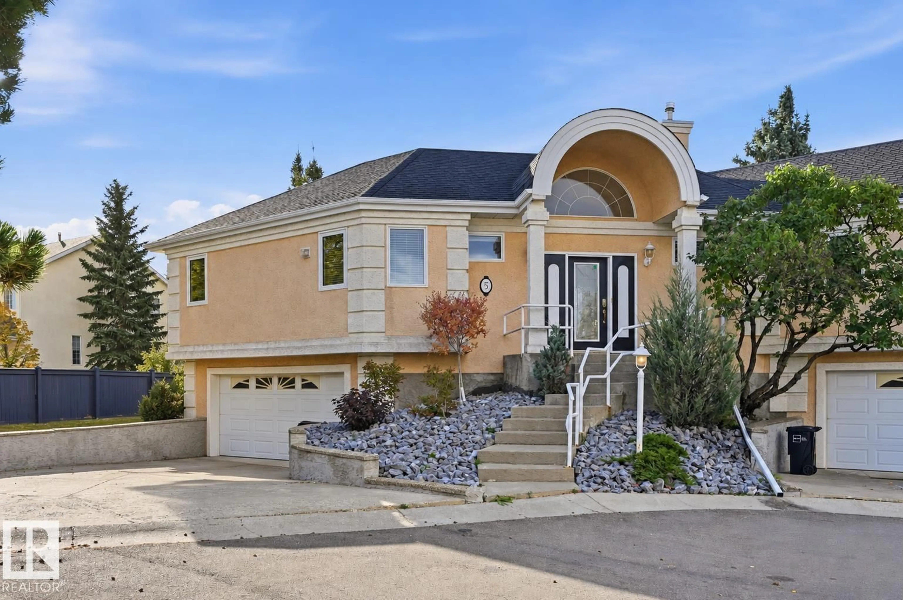 Home with vinyl exterior material, street for 5 - 11809 9B AV, Edmonton Alberta T6J7B6