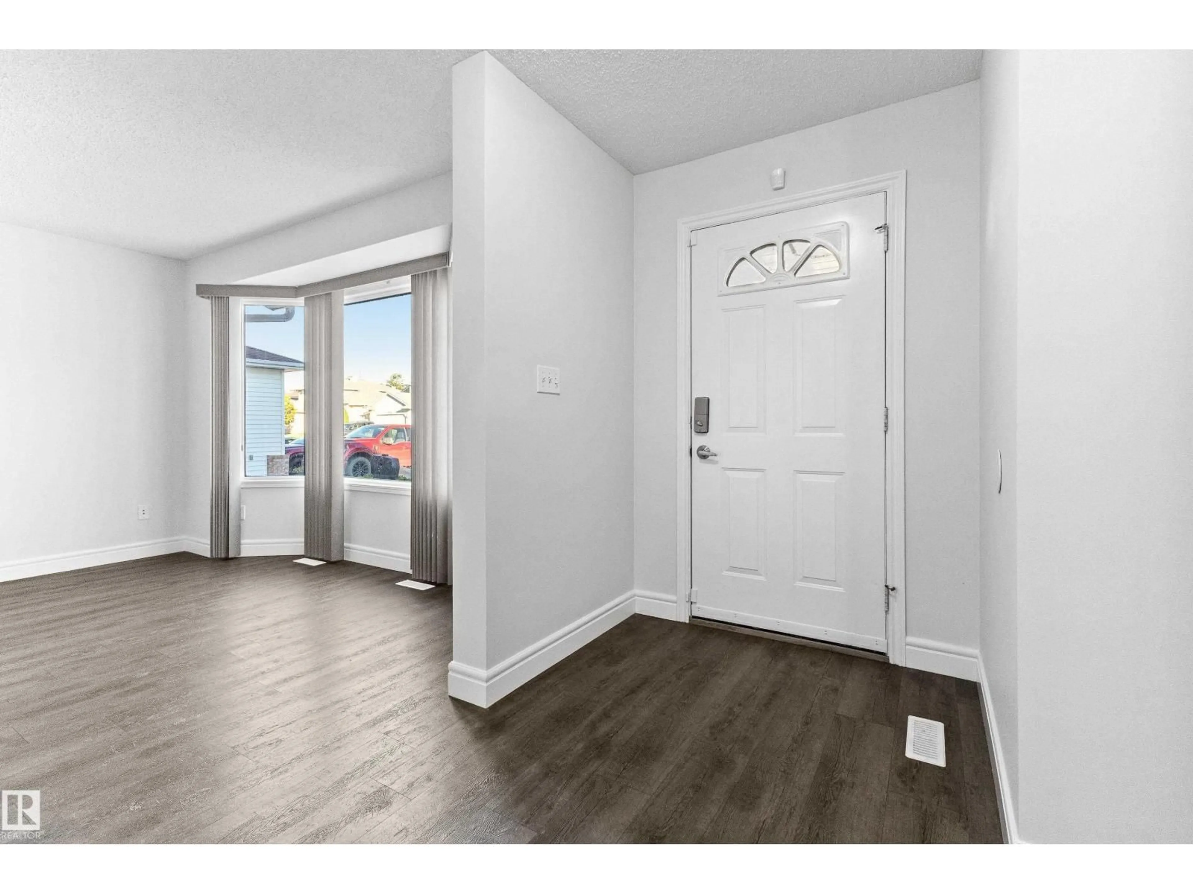 Indoor entryway for 18907 90 AV NW, Edmonton Alberta T5T5W2