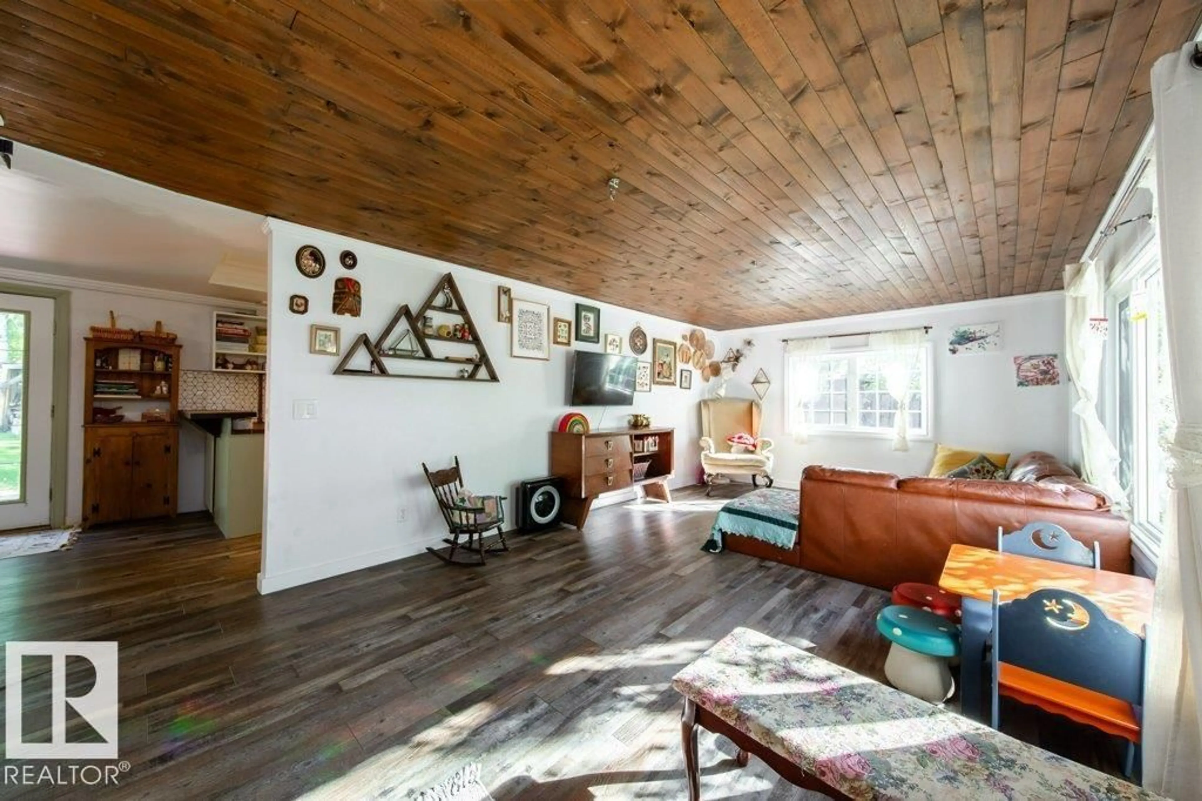 Living room with furniture, unknown for 52059 - 20 RGE ROAD 220, Rural Strathcona County Alberta T8E1B9