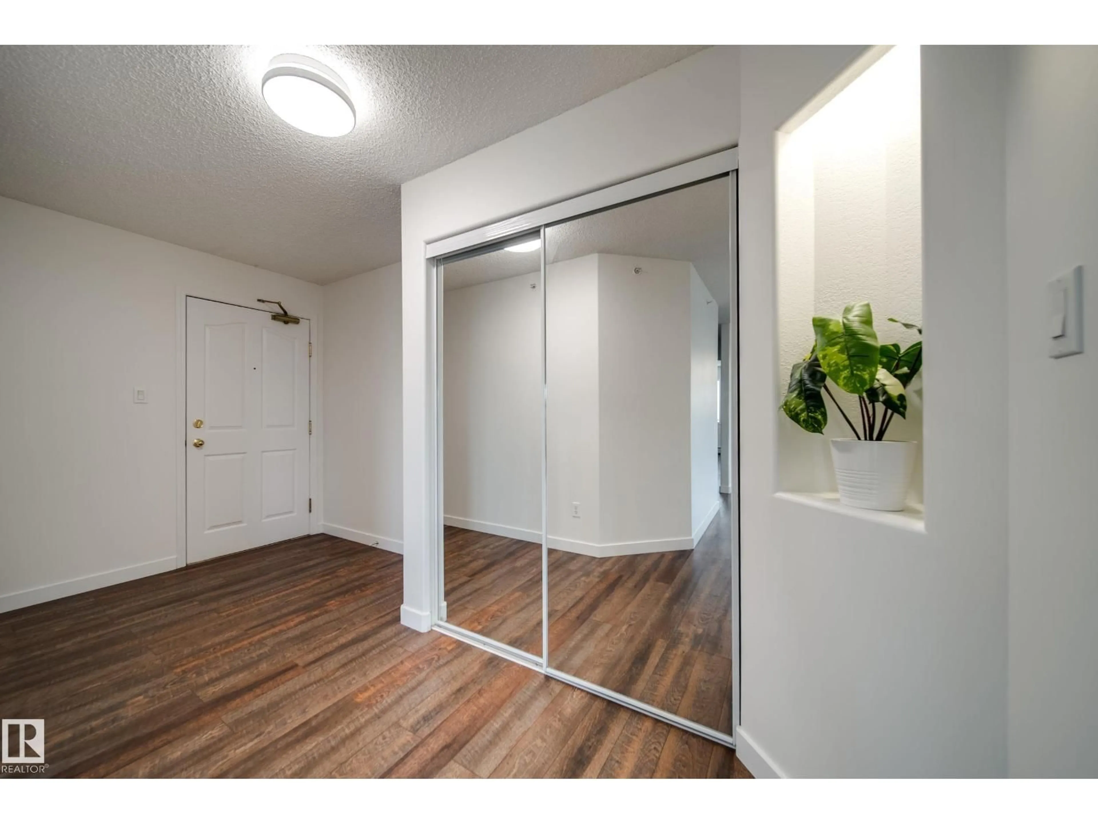 Indoor entryway for #434 - 2903 RABBIT HILL RD, Edmonton Alberta T6R3A3