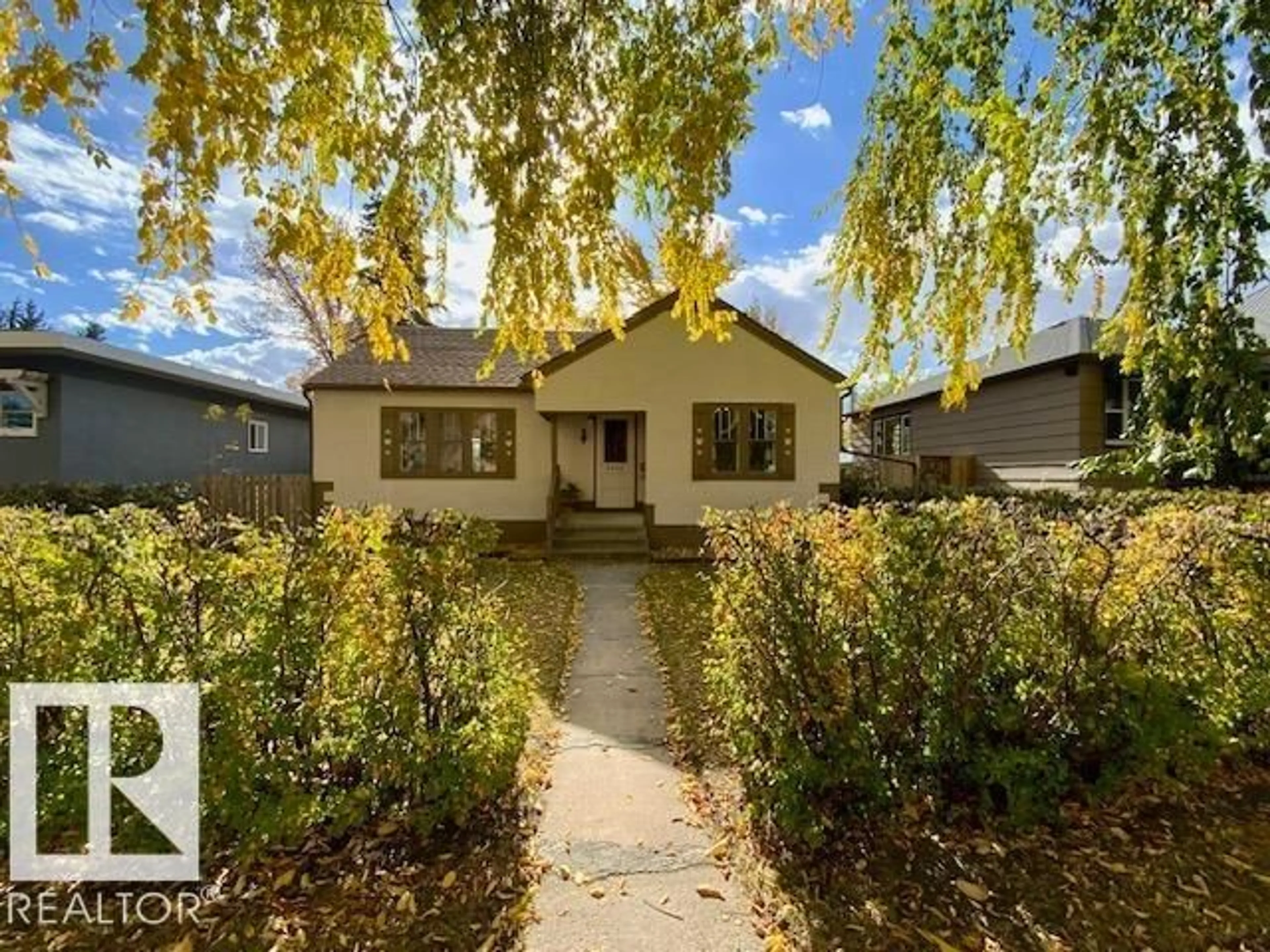 A pic from outside/outdoor area/front of a property/back of a property/a pic from drone, street for 5005 46 AV, Wetaskiwin Alberta T9A1W8