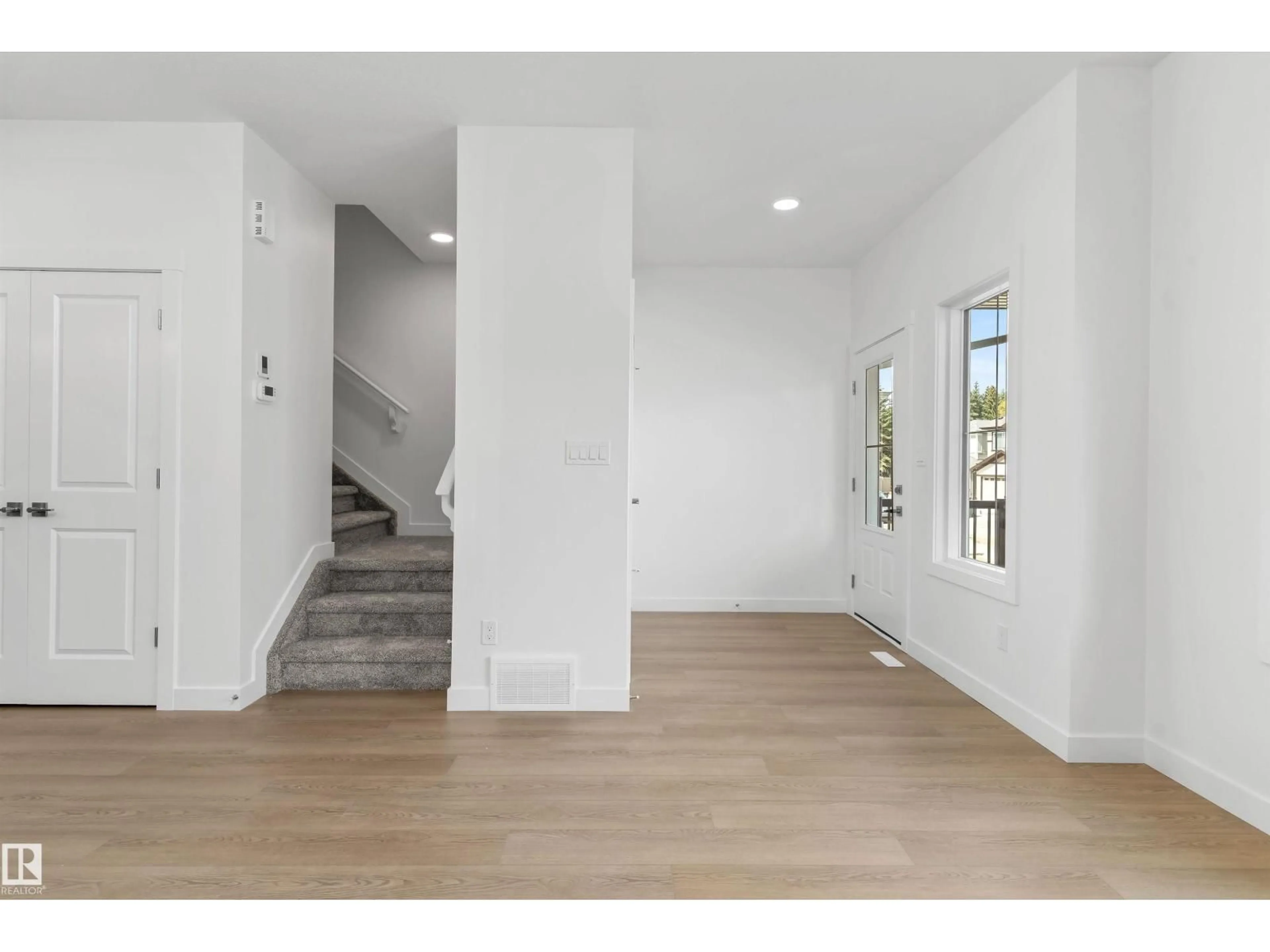 Indoor entryway for 20635 43 AV, Edmonton Alberta T6M3E3