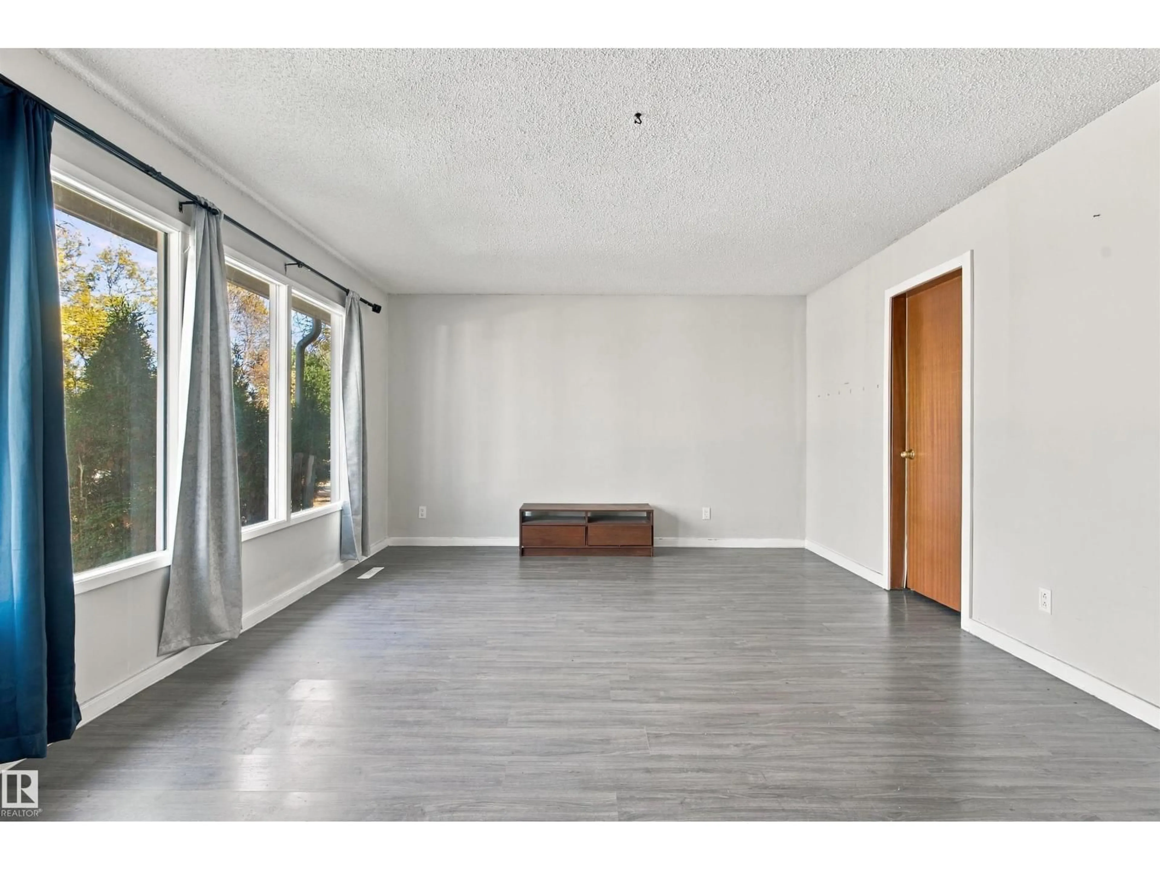 A pic of a room for NW - 12303 115 AV, Edmonton Alberta T5M2Z7