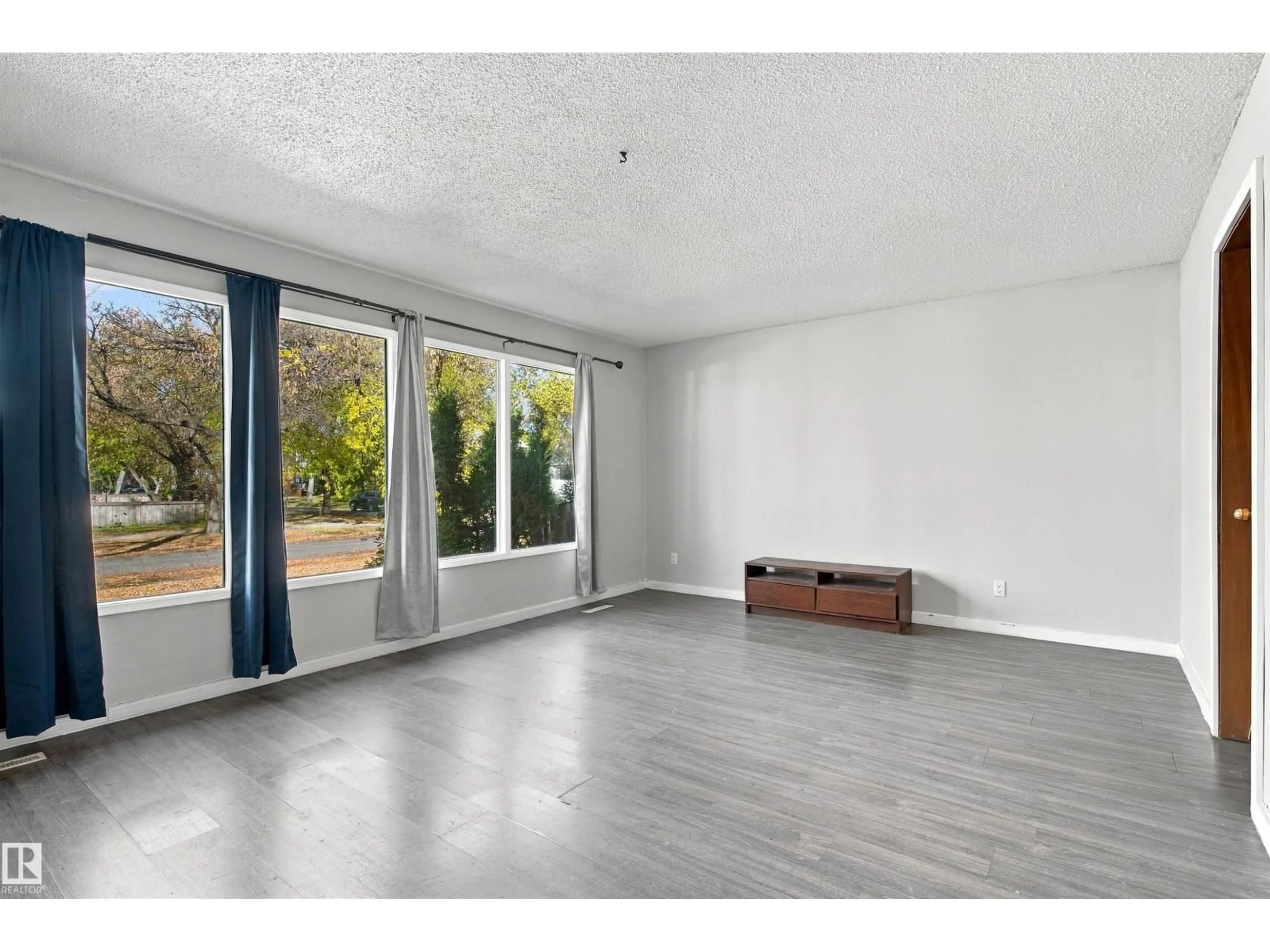 A pic of a room for NW - 12303 115 AV, Edmonton Alberta T5M2Z7