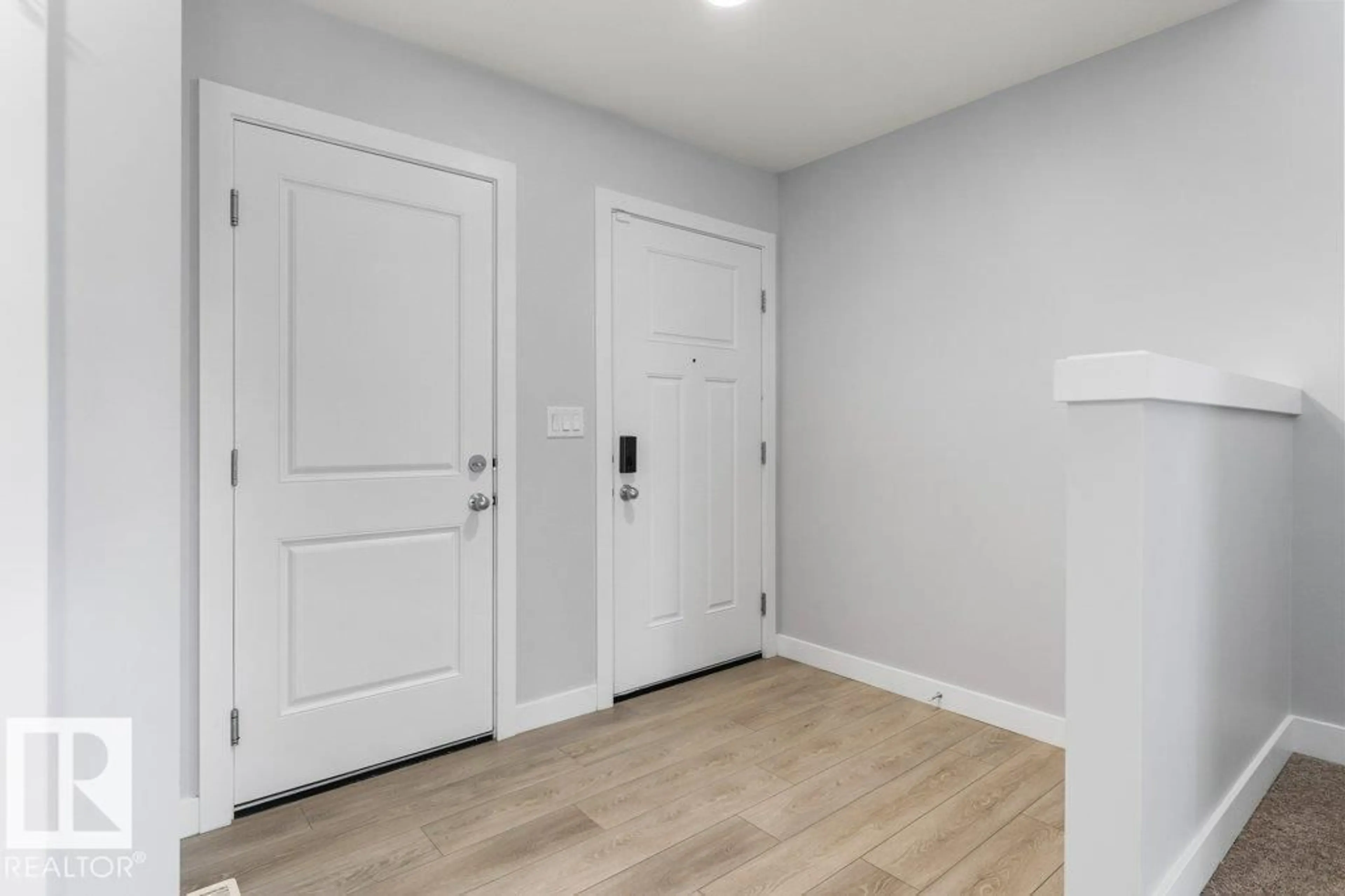 Indoor entryway for SW - 9355 PEAR LINK LI, Edmonton Alberta T6X2V9