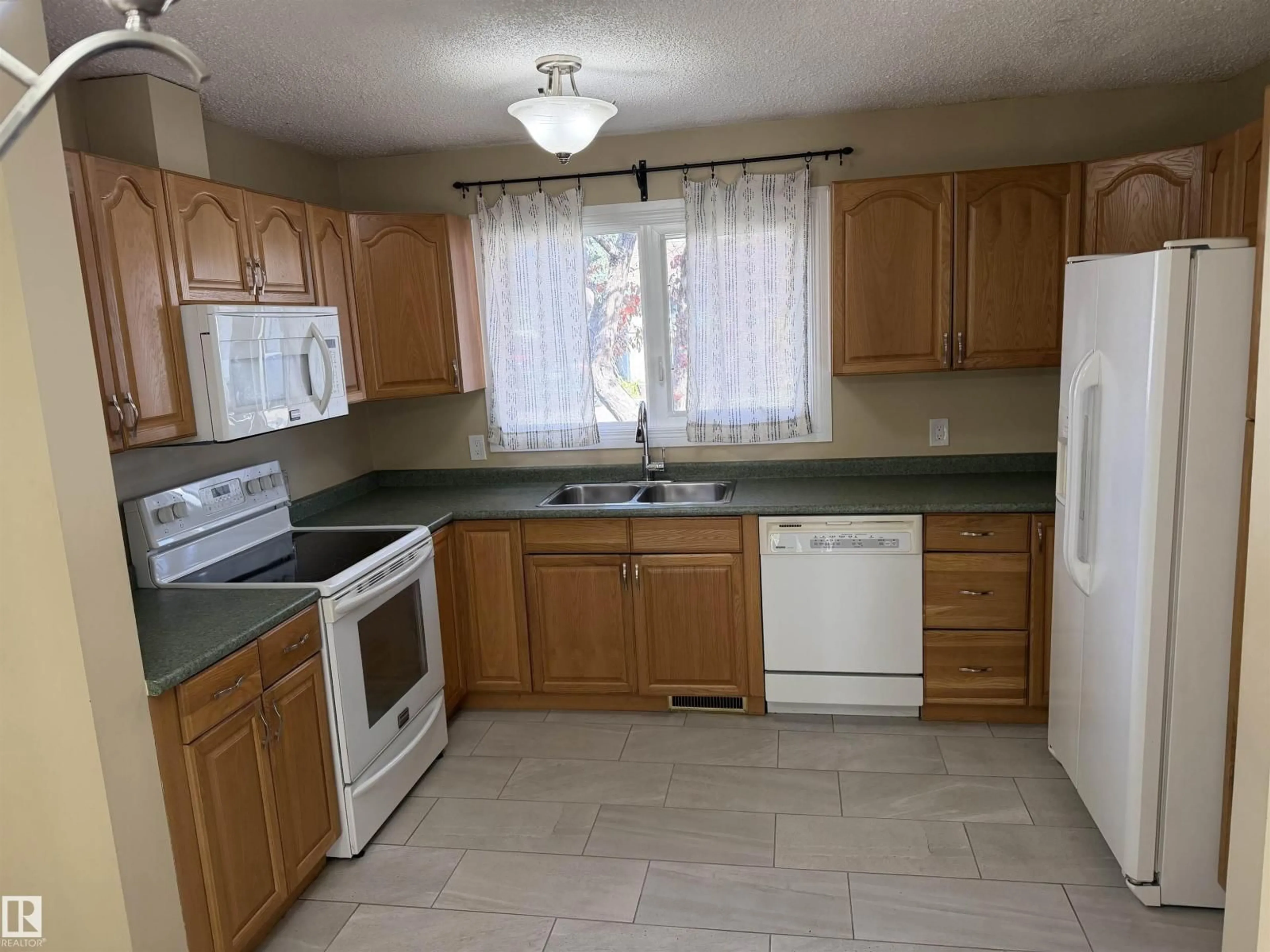 Standard kitchen, ceramic/tile floor for NW - 9561A 180A ST, Edmonton Alberta T5T2Z4