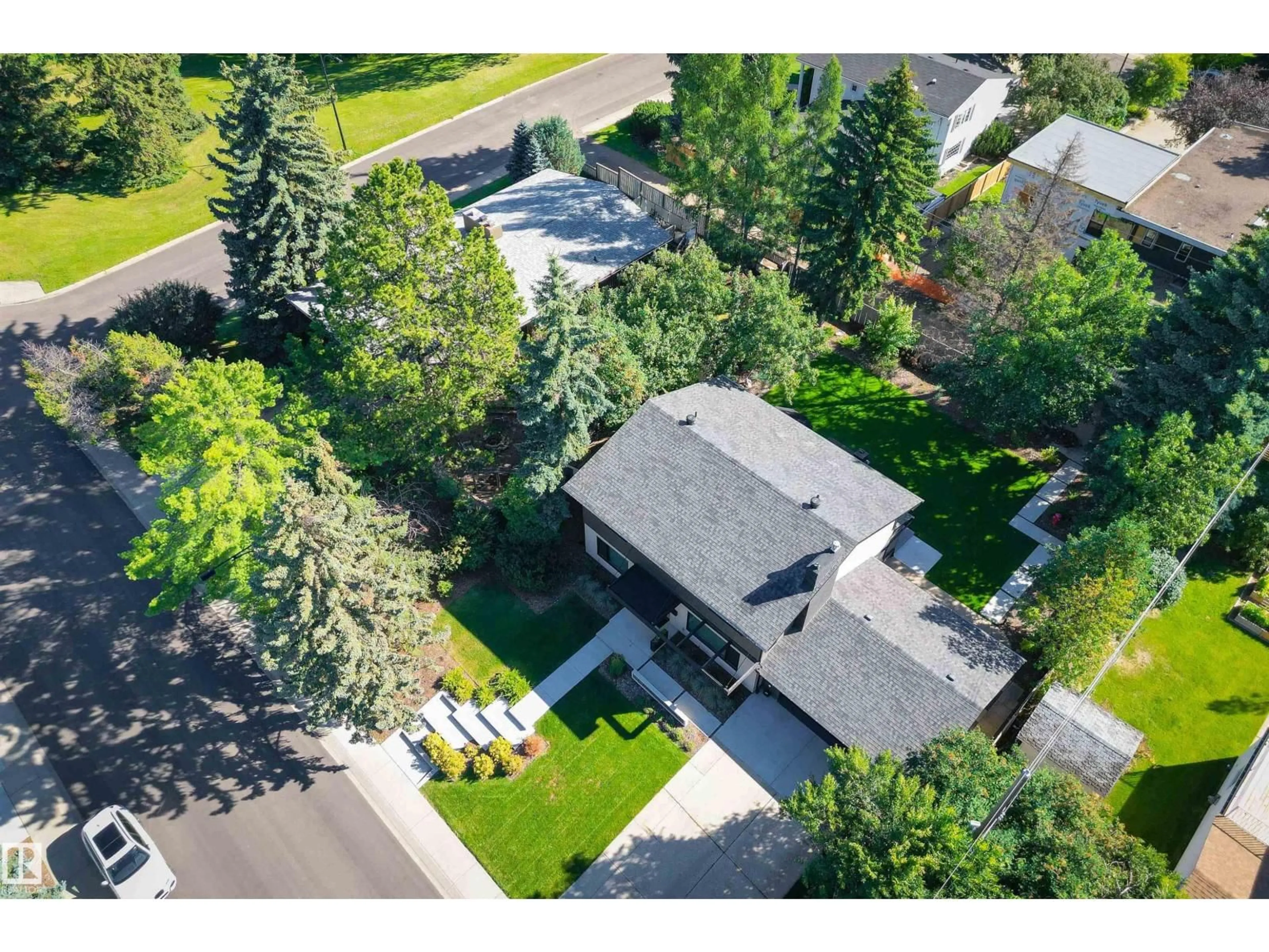 A pic from outside/outdoor area/front of a property/back of a property/a pic from drone, street for 7727 139 ST, Edmonton Alberta T5R0E9