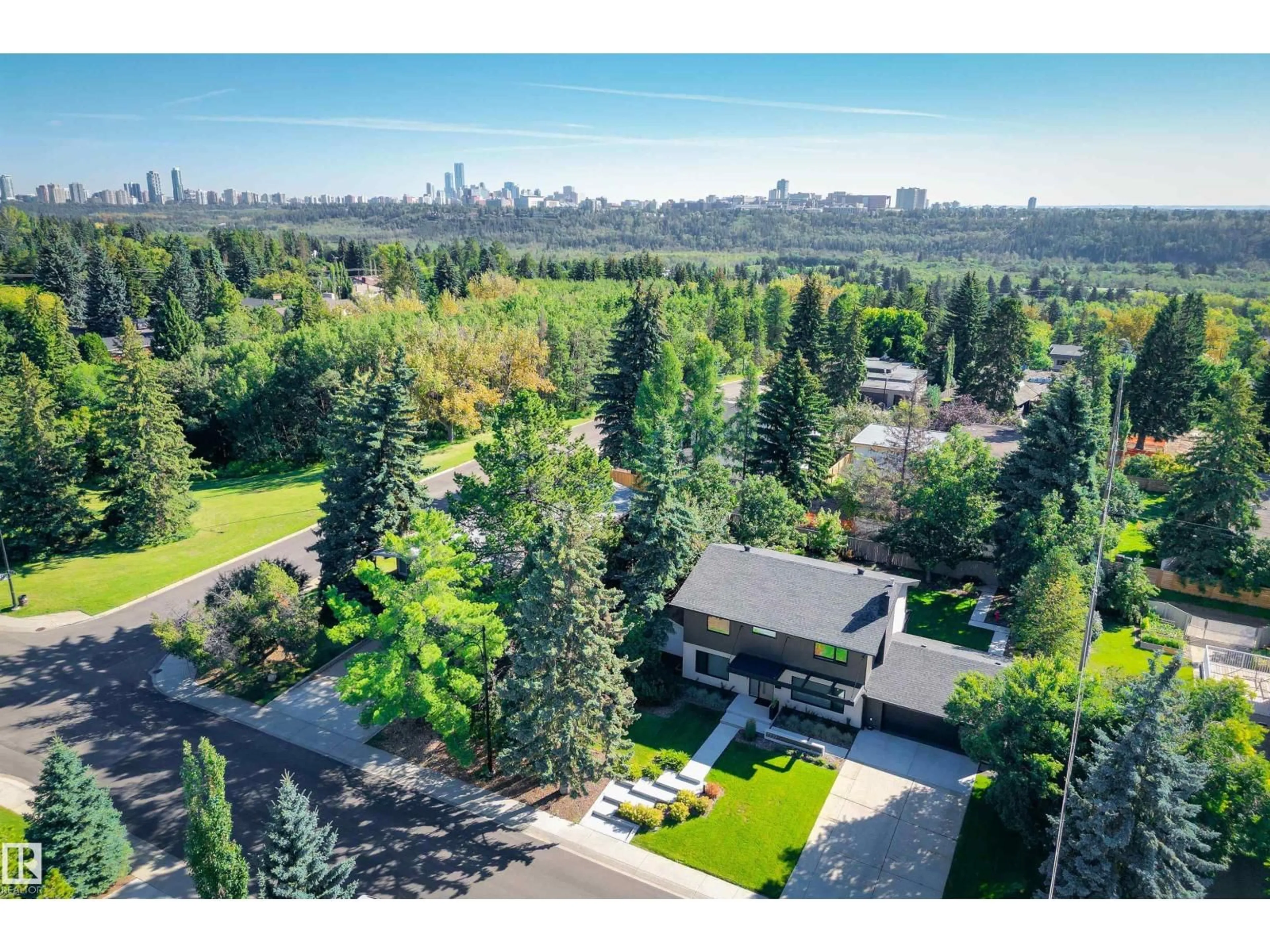 A pic from outside/outdoor area/front of a property/back of a property/a pic from drone, unknown for 7727 139 ST, Edmonton Alberta T5R0E9