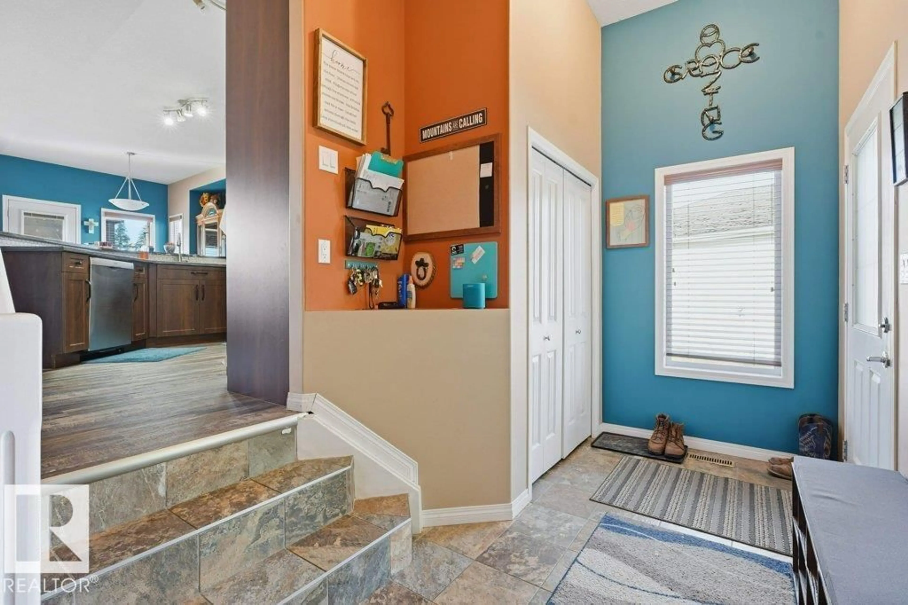 Indoor entryway for 81 GRAYRIDGE CR, Stony Plain Alberta T7Z0A1
